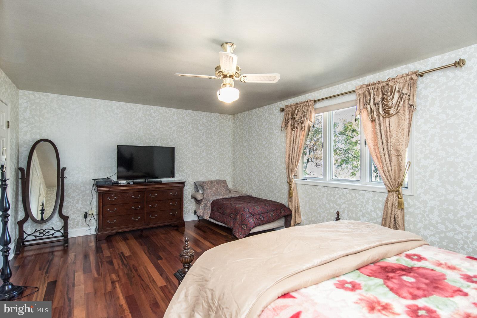 HUNTINGDON VALLEY - Residential