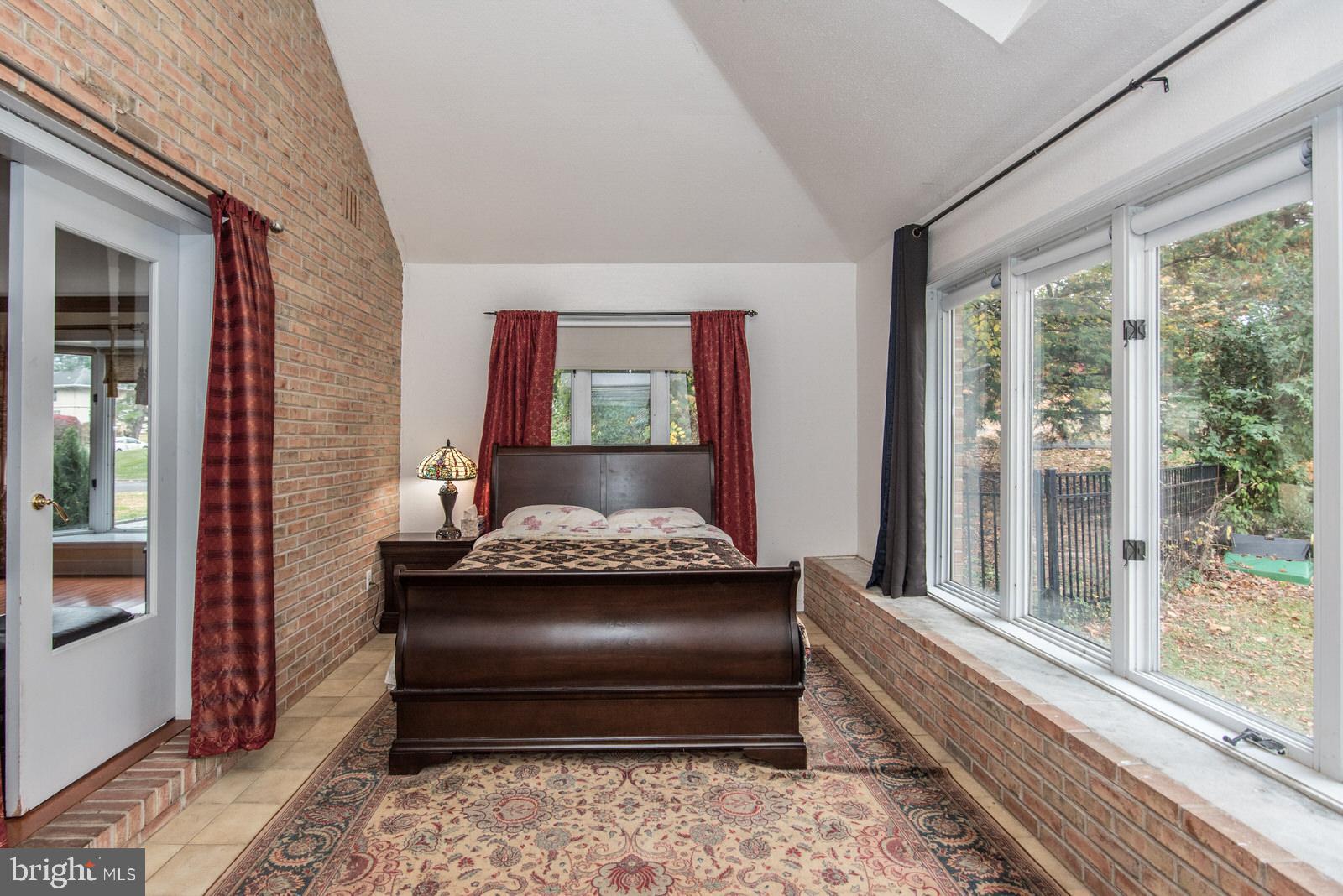 HUNTINGDON VALLEY - Residential