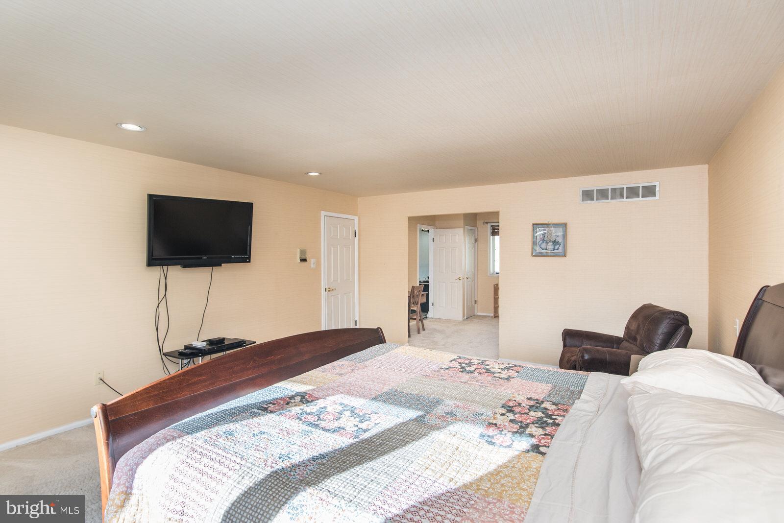 HUNTINGDON VALLEY - Residential