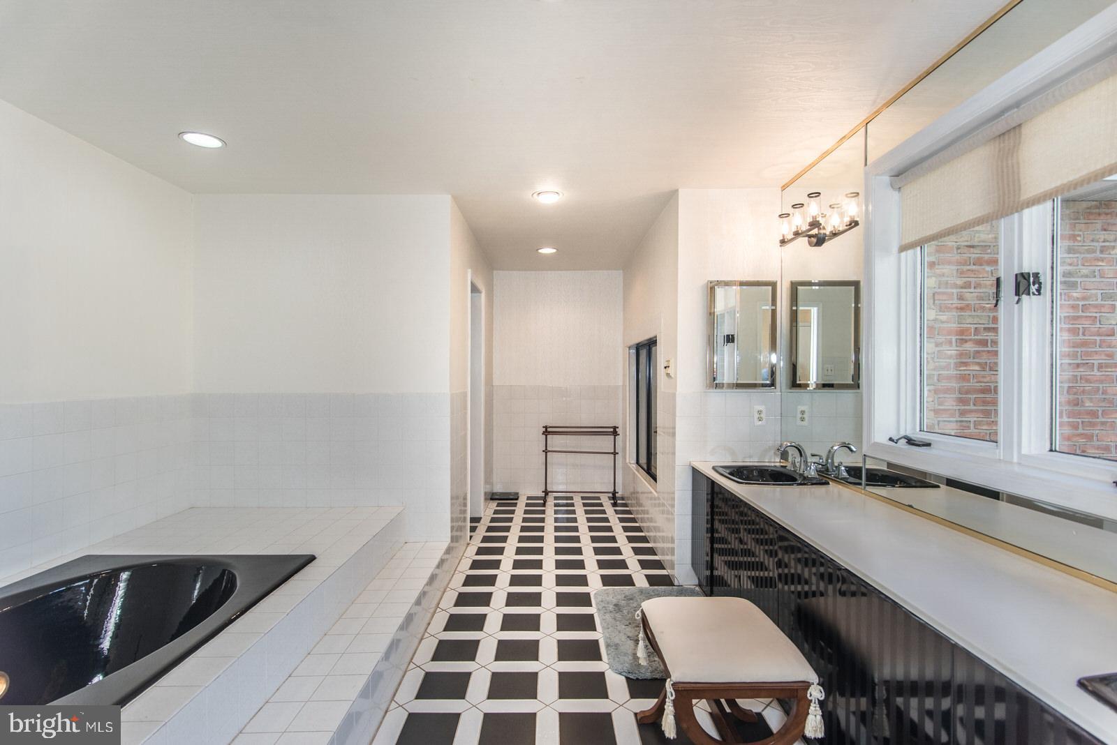 HUNTINGDON VALLEY - Residential