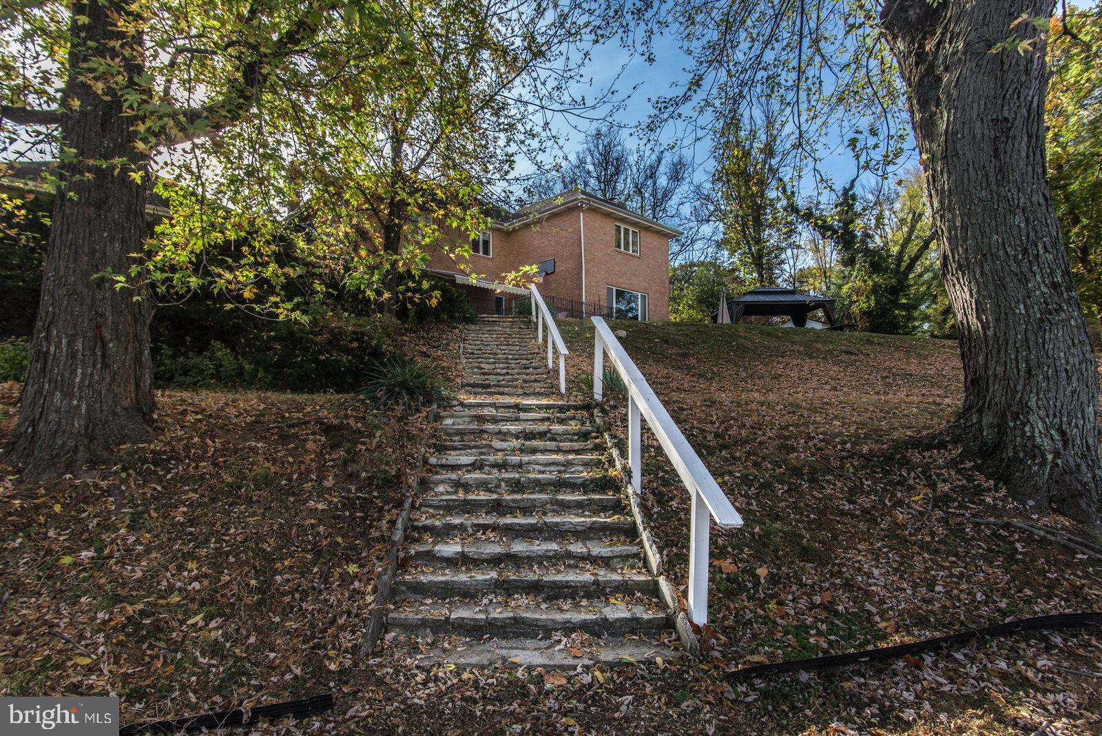 HUNTINGDON VALLEY - Residential