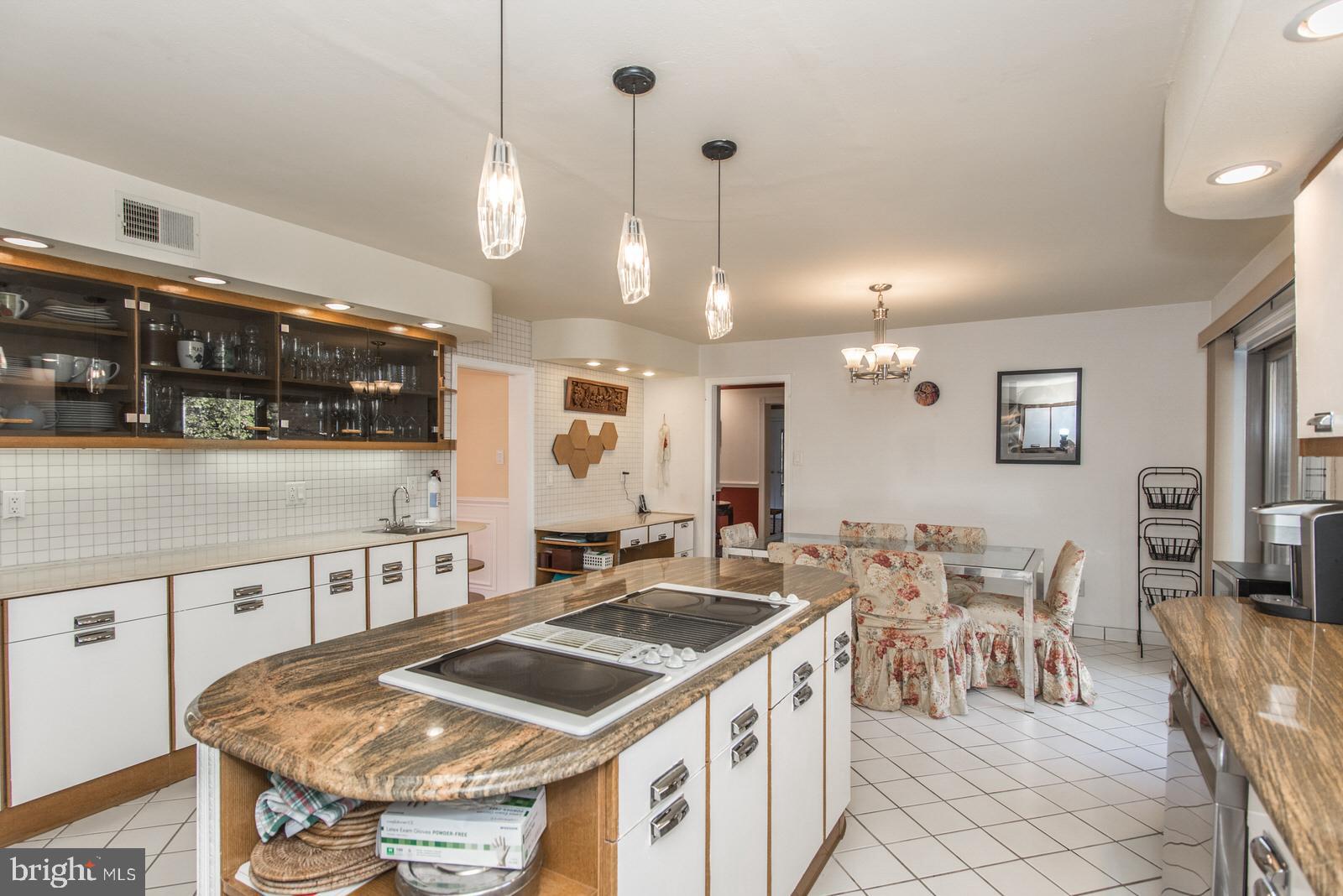 HUNTINGDON VALLEY - Residential