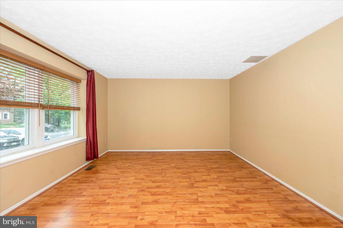 18015 QUEEN ELIZABETH DRIVE