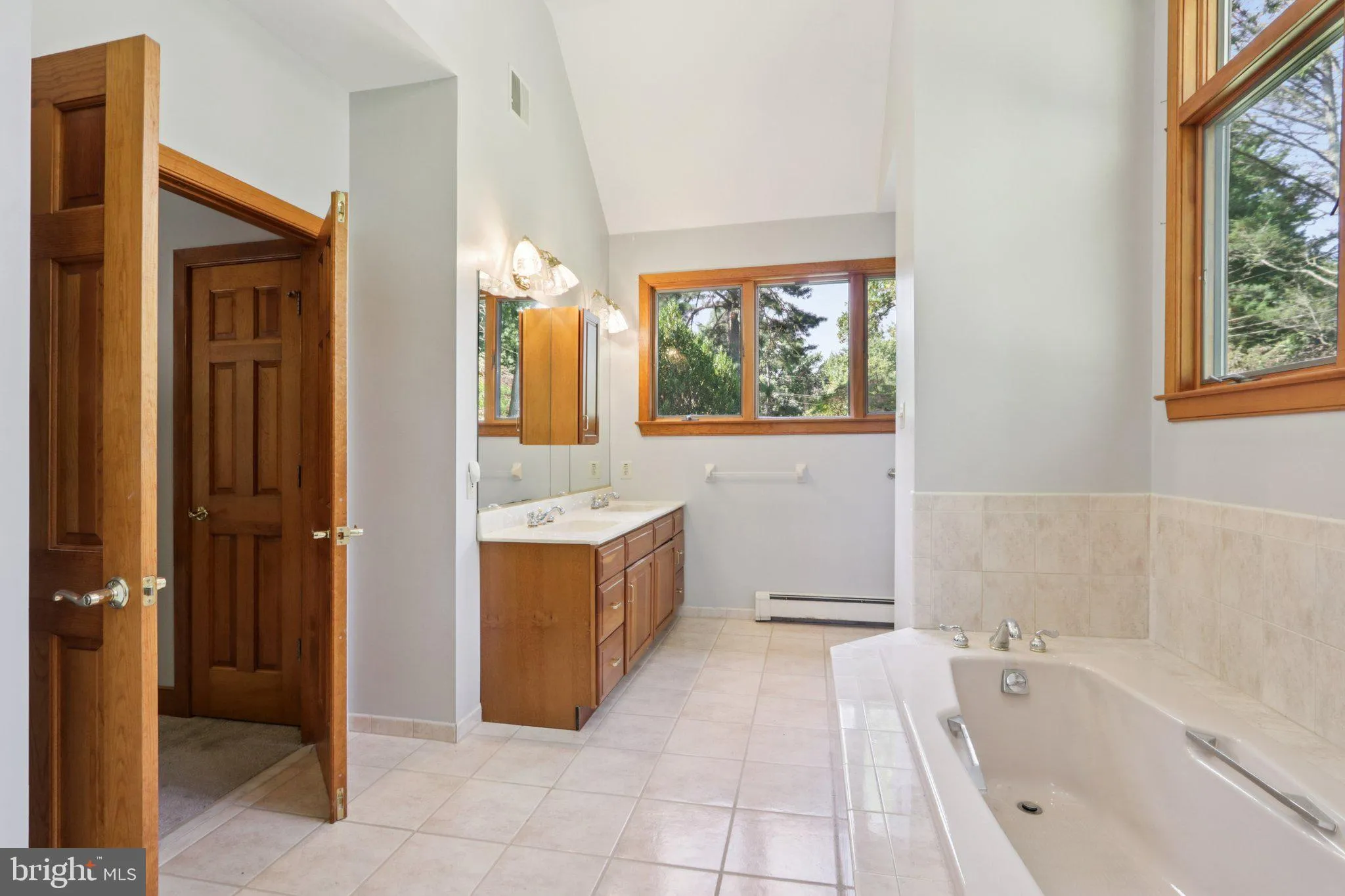 Huntingdon Valley, Pennsylvania 19006, United States, 4 Bedrooms Bedrooms, ,4 BathroomsBathrooms,Residential,Active,211818