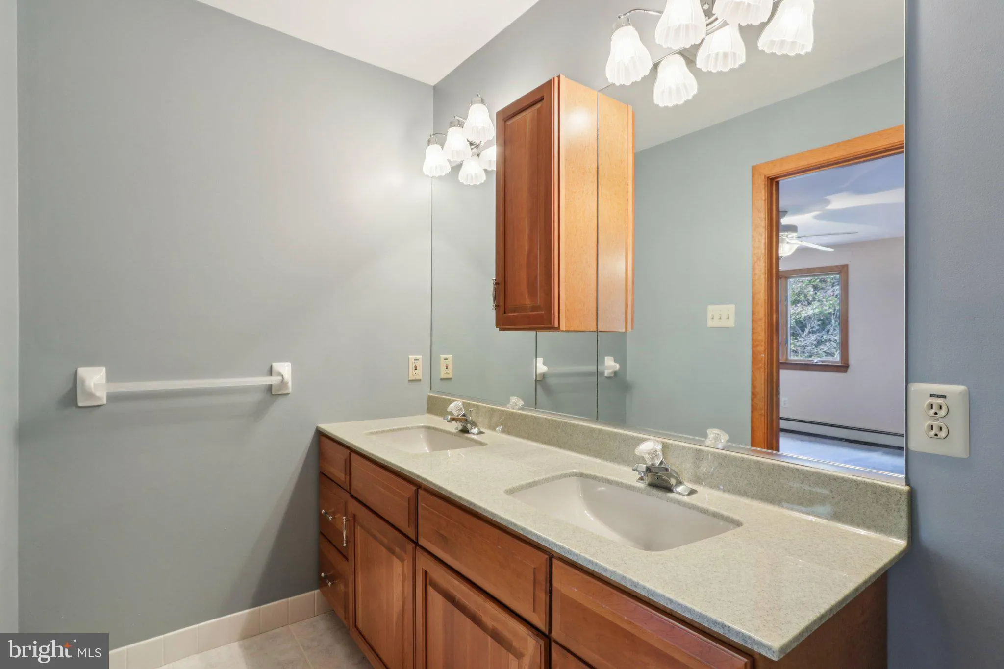 Huntingdon Valley, Pennsylvania 19006, United States, 4 Bedrooms Bedrooms, ,4 BathroomsBathrooms,Residential,Active,211818