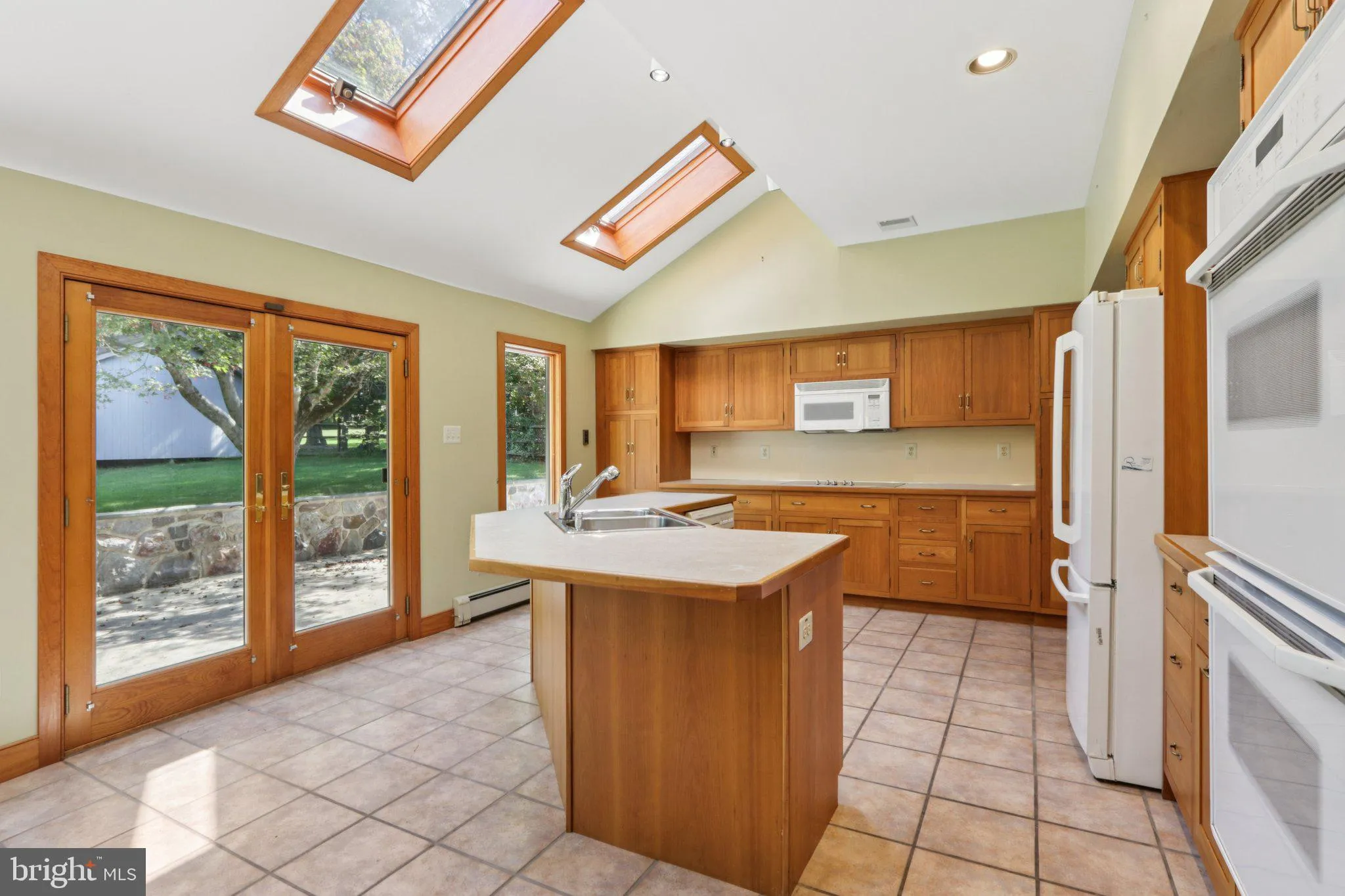 Huntingdon Valley, Pennsylvania 19006, United States, 4 Bedrooms Bedrooms, ,4 BathroomsBathrooms,Residential,Active,211818