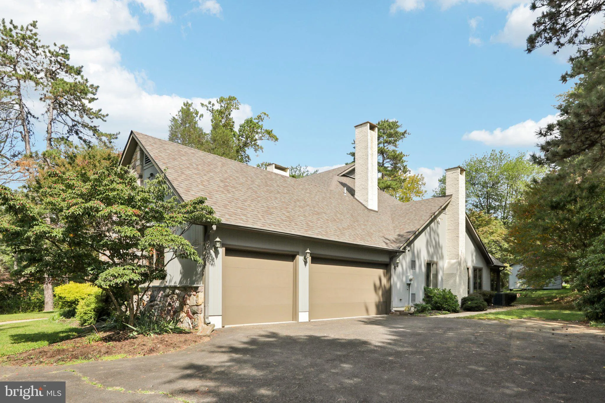 Huntingdon Valley, Pennsylvania 19006, United States, 4 Bedrooms Bedrooms, ,4 BathroomsBathrooms,Residential,Active,211818