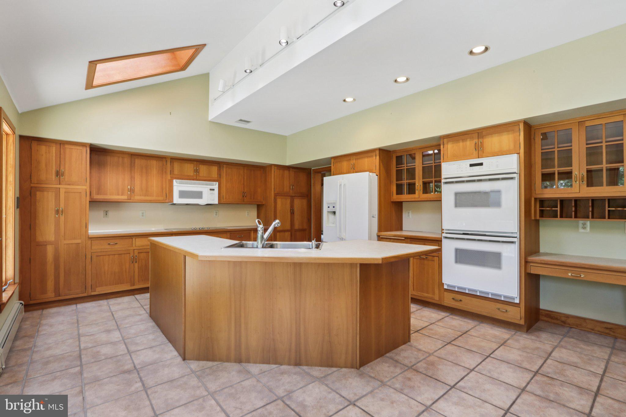 HUNTINGDON VALLEY - Residential