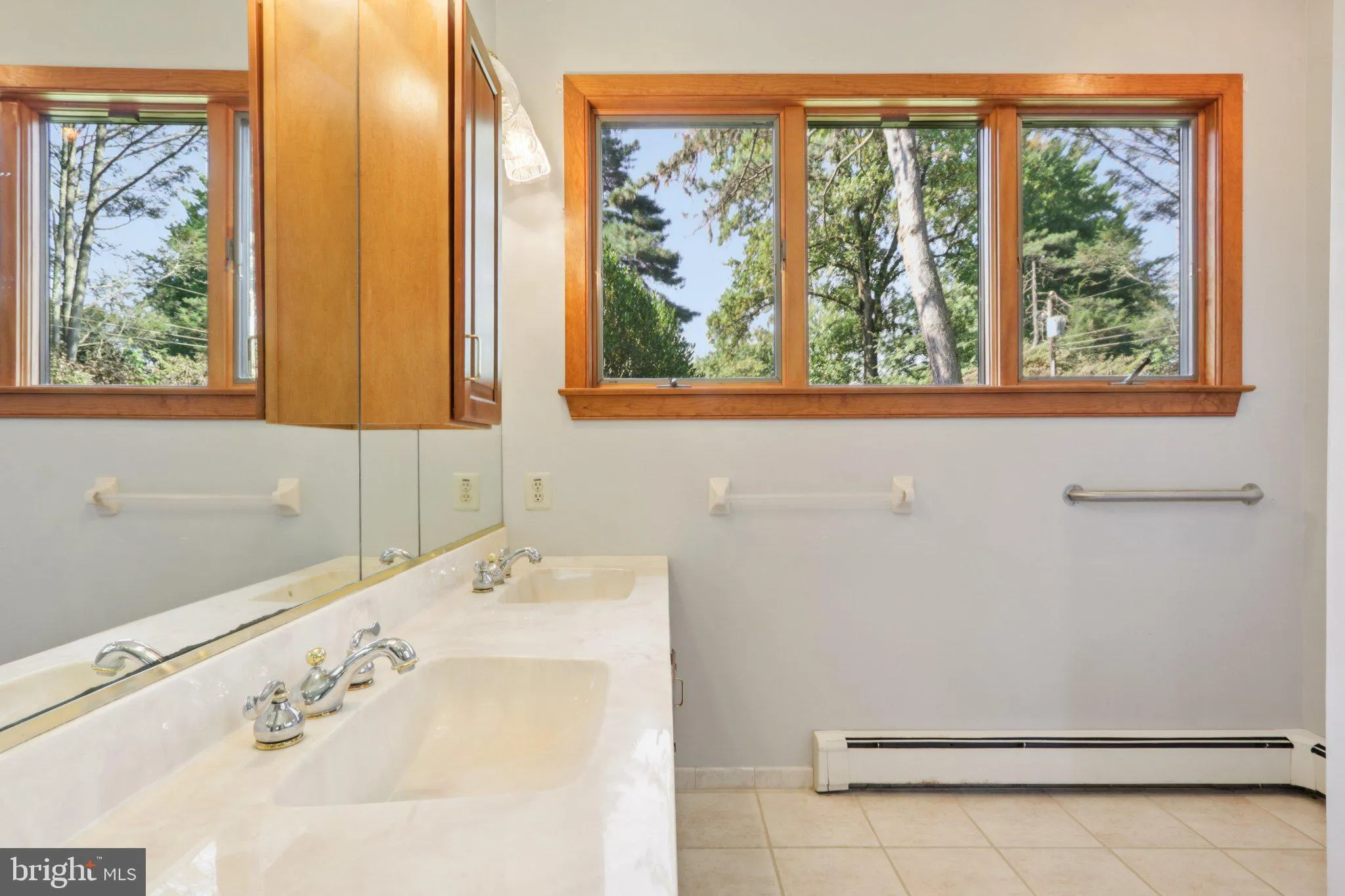 Huntingdon Valley, Pennsylvania 19006, United States, 4 Bedrooms Bedrooms, ,4 BathroomsBathrooms,Residential,Active,211818