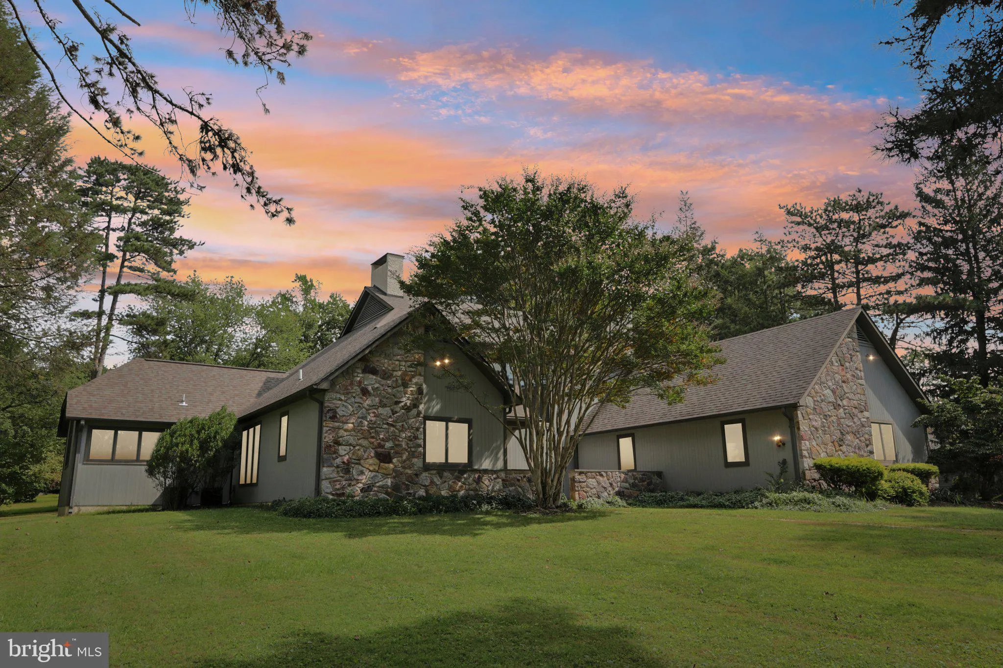 Huntingdon Valley, Pennsylvania 19006, United States, 4 Bedrooms Bedrooms, ,4 BathroomsBathrooms,Residential,Active,211818