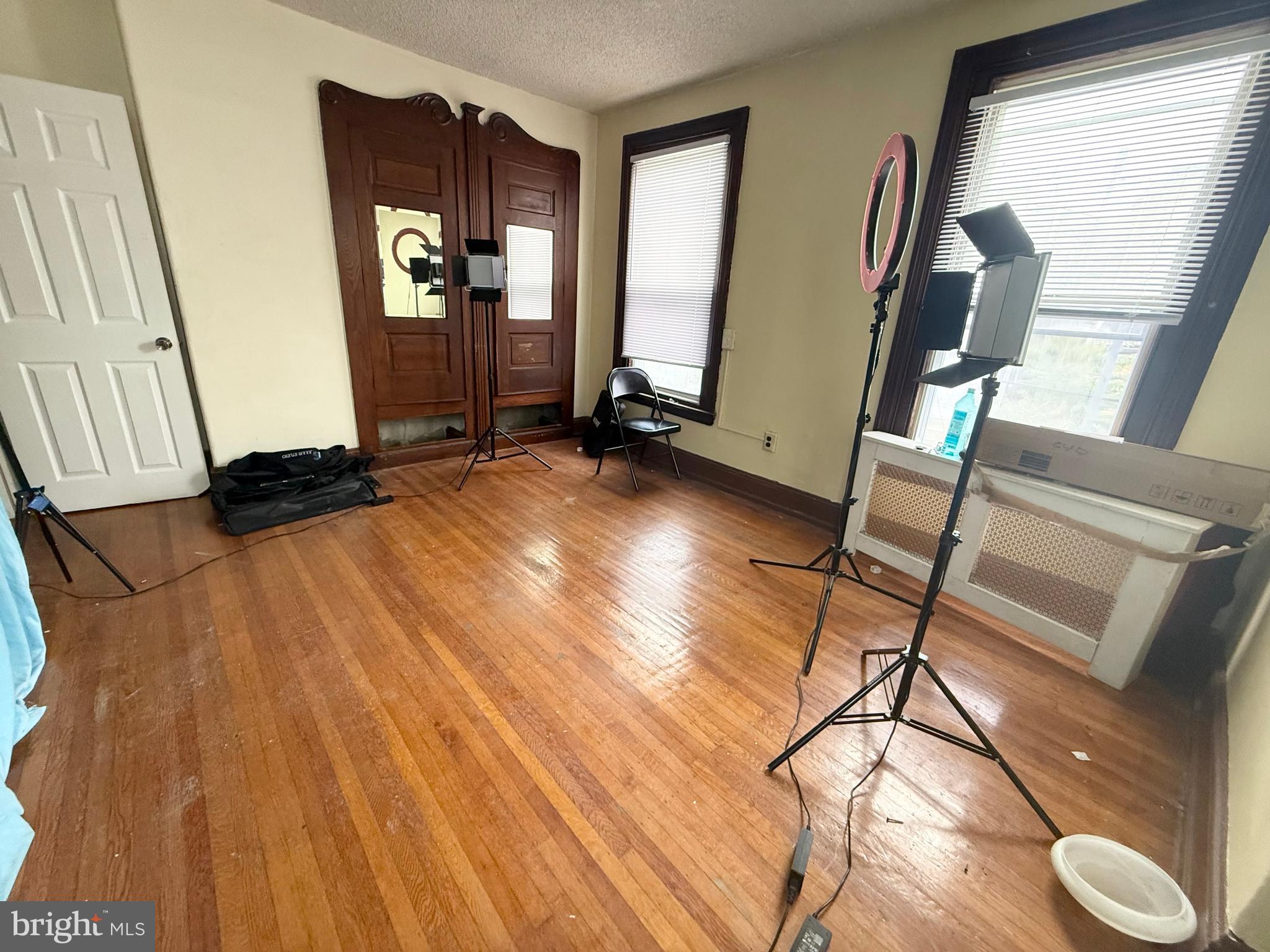 ELMWOOD PARK - Residential Lease