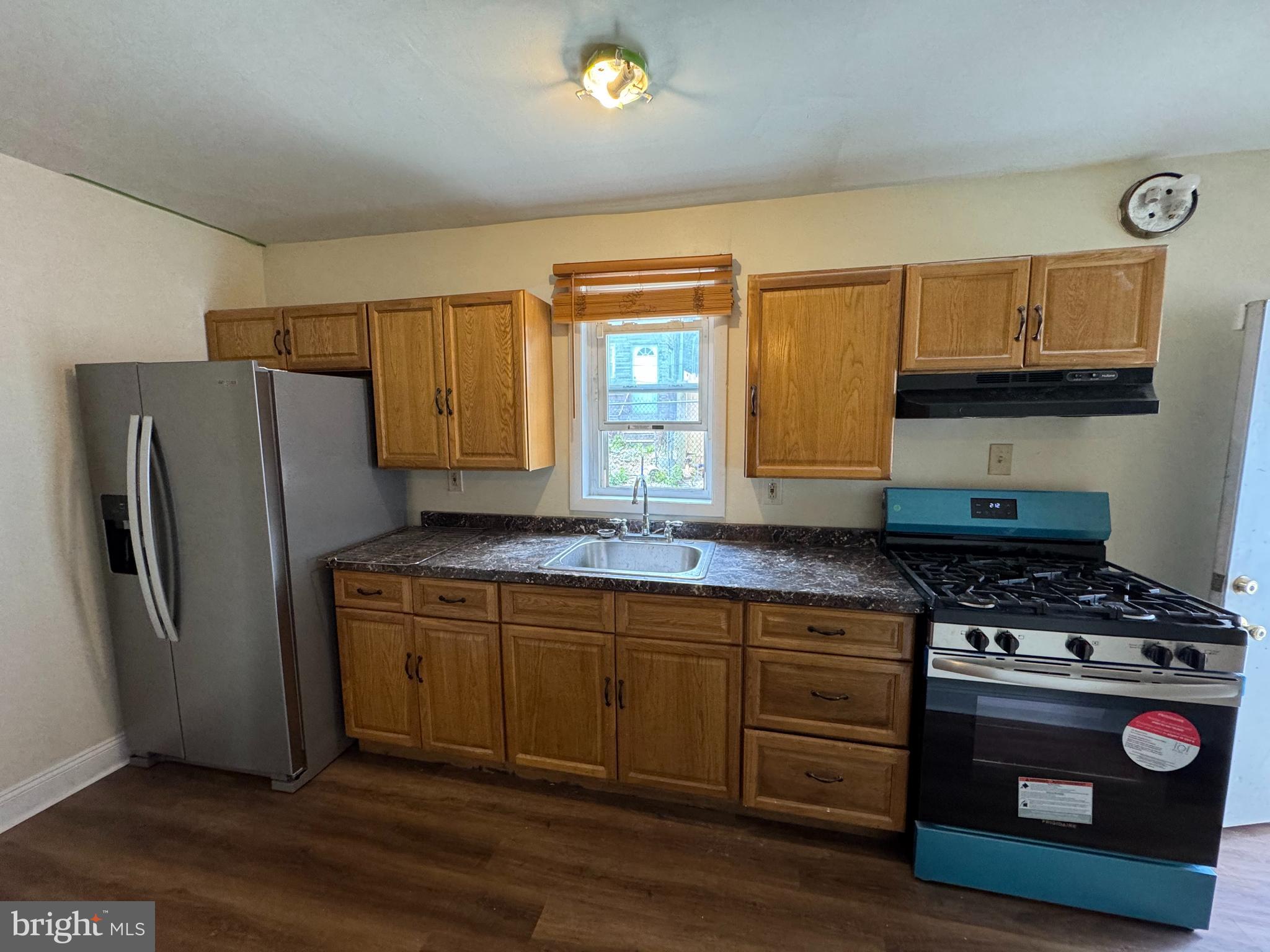 ELMWOOD PARK - Residential Lease