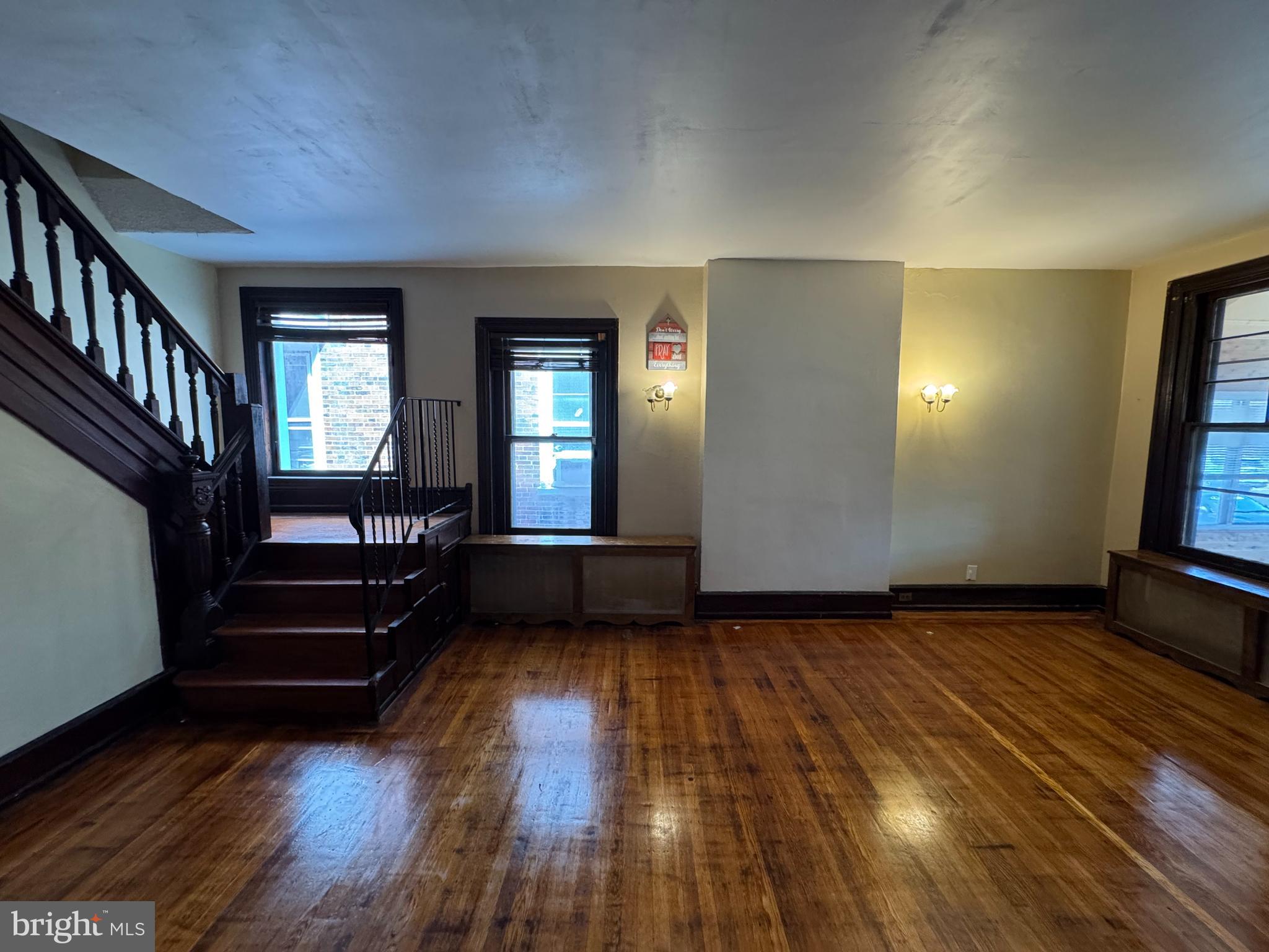 ELMWOOD PARK - Residential Lease