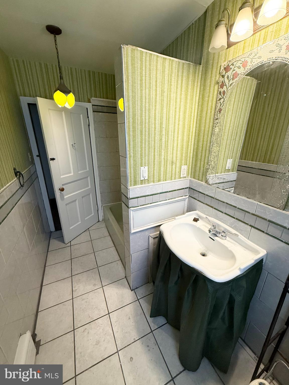 ELMWOOD PARK - Residential Lease