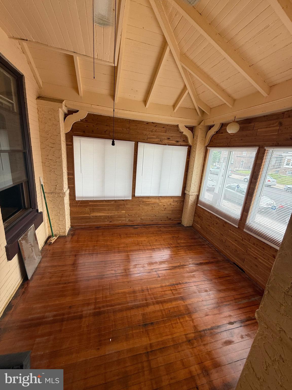 ELMWOOD PARK - Residential Lease