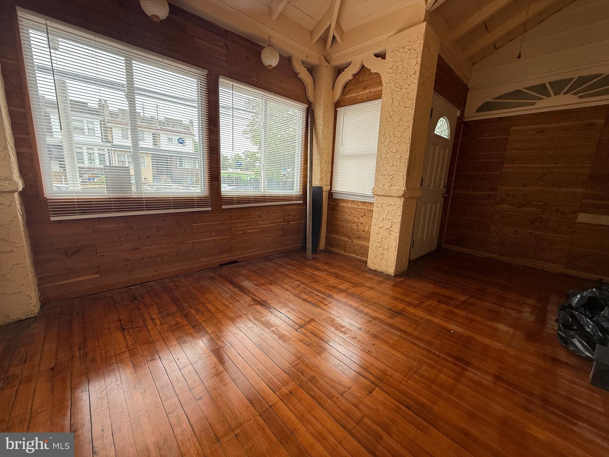 ELMWOOD PARK - Residential Lease