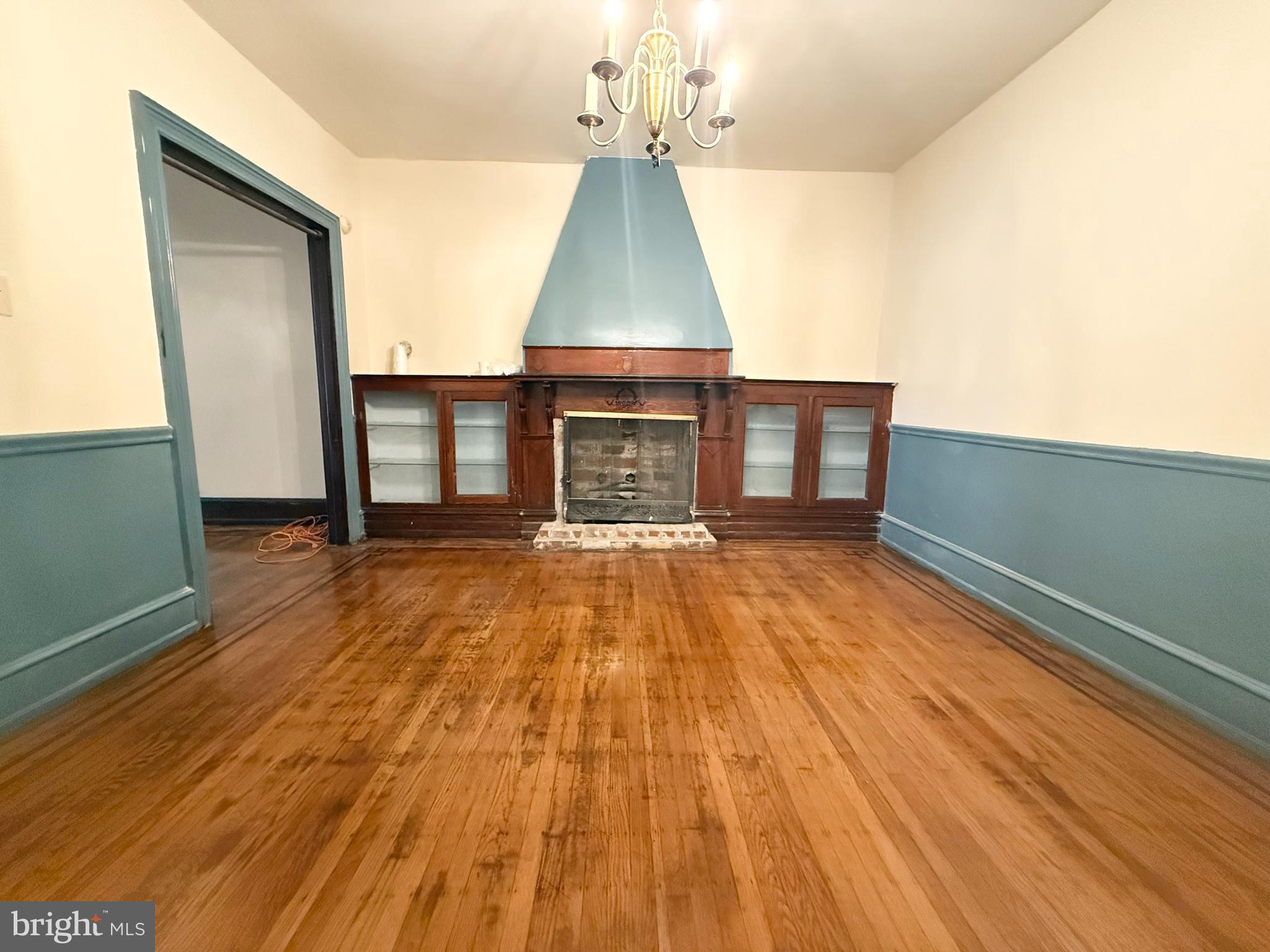 ELMWOOD PARK - Residential Lease