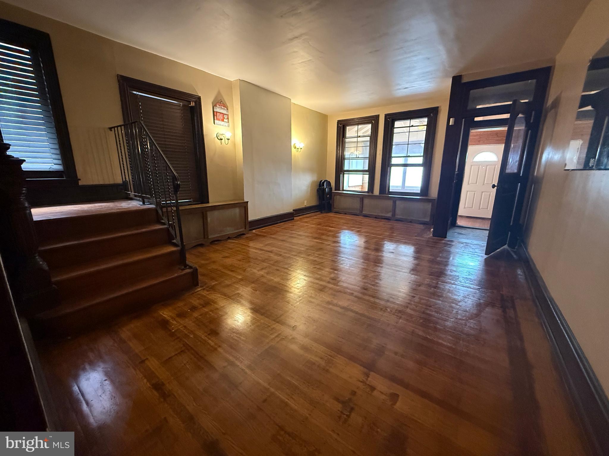 ELMWOOD PARK - Residential Lease