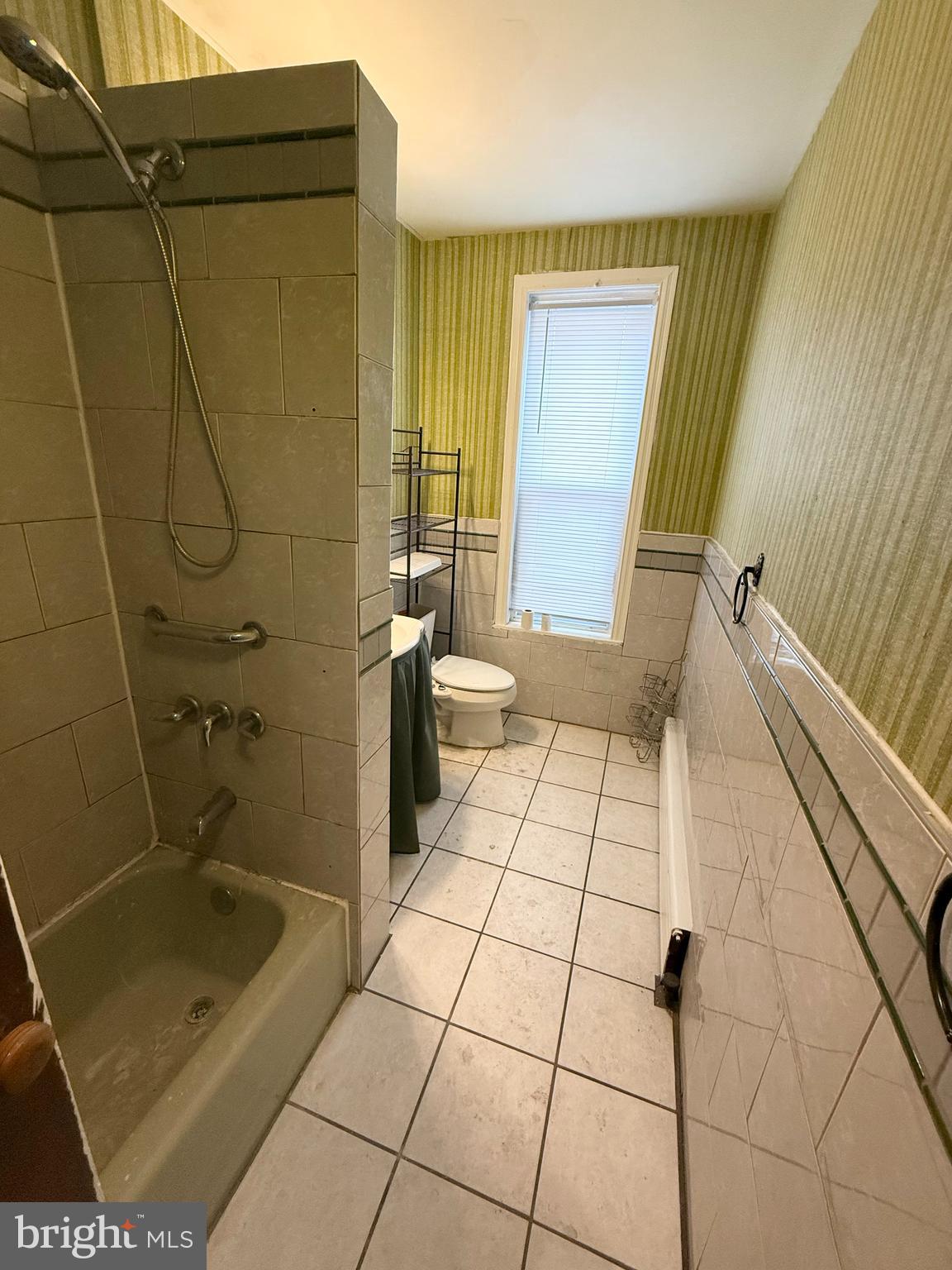 ELMWOOD PARK - Residential Lease