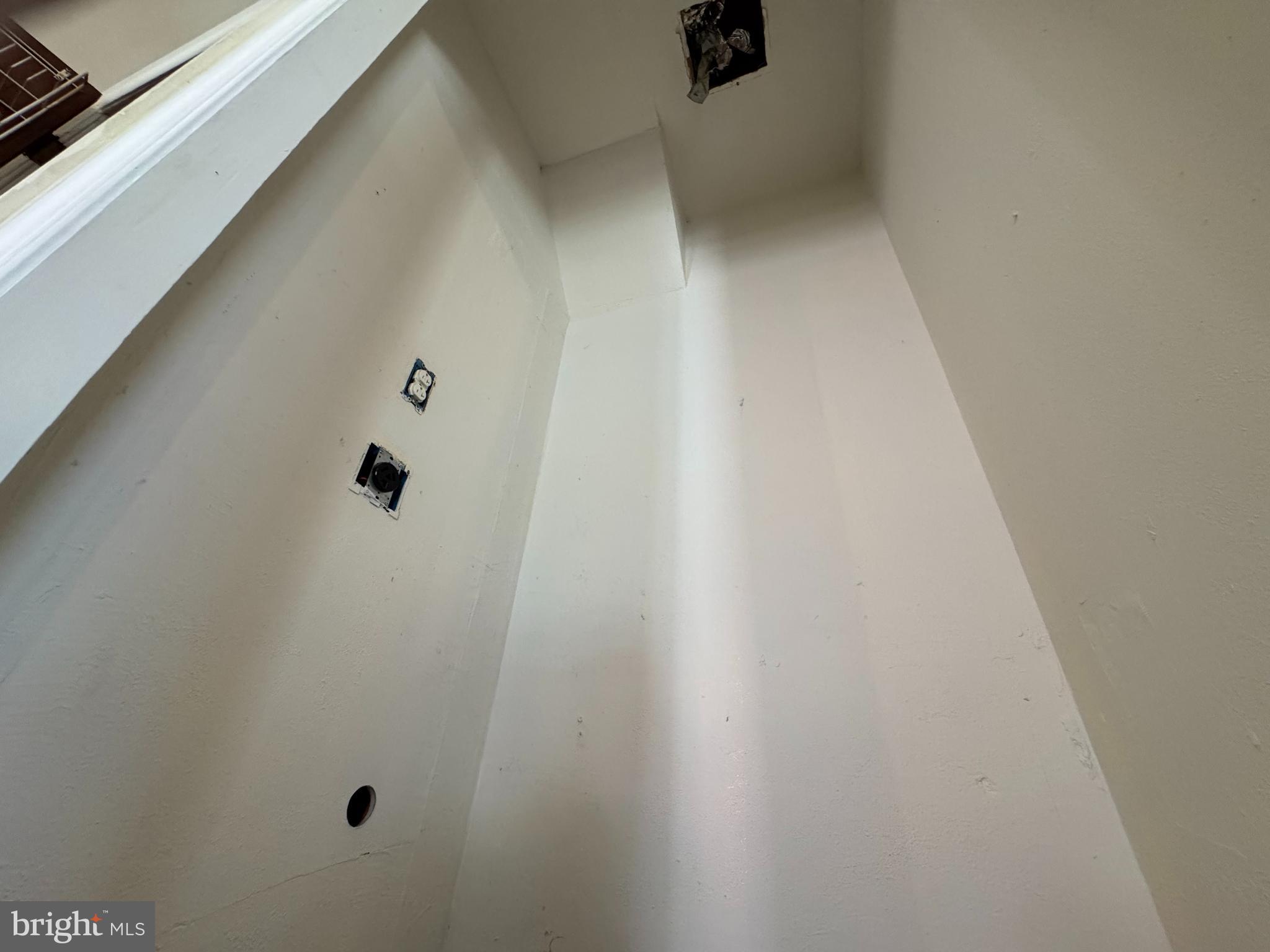 ELMWOOD PARK - Residential Lease