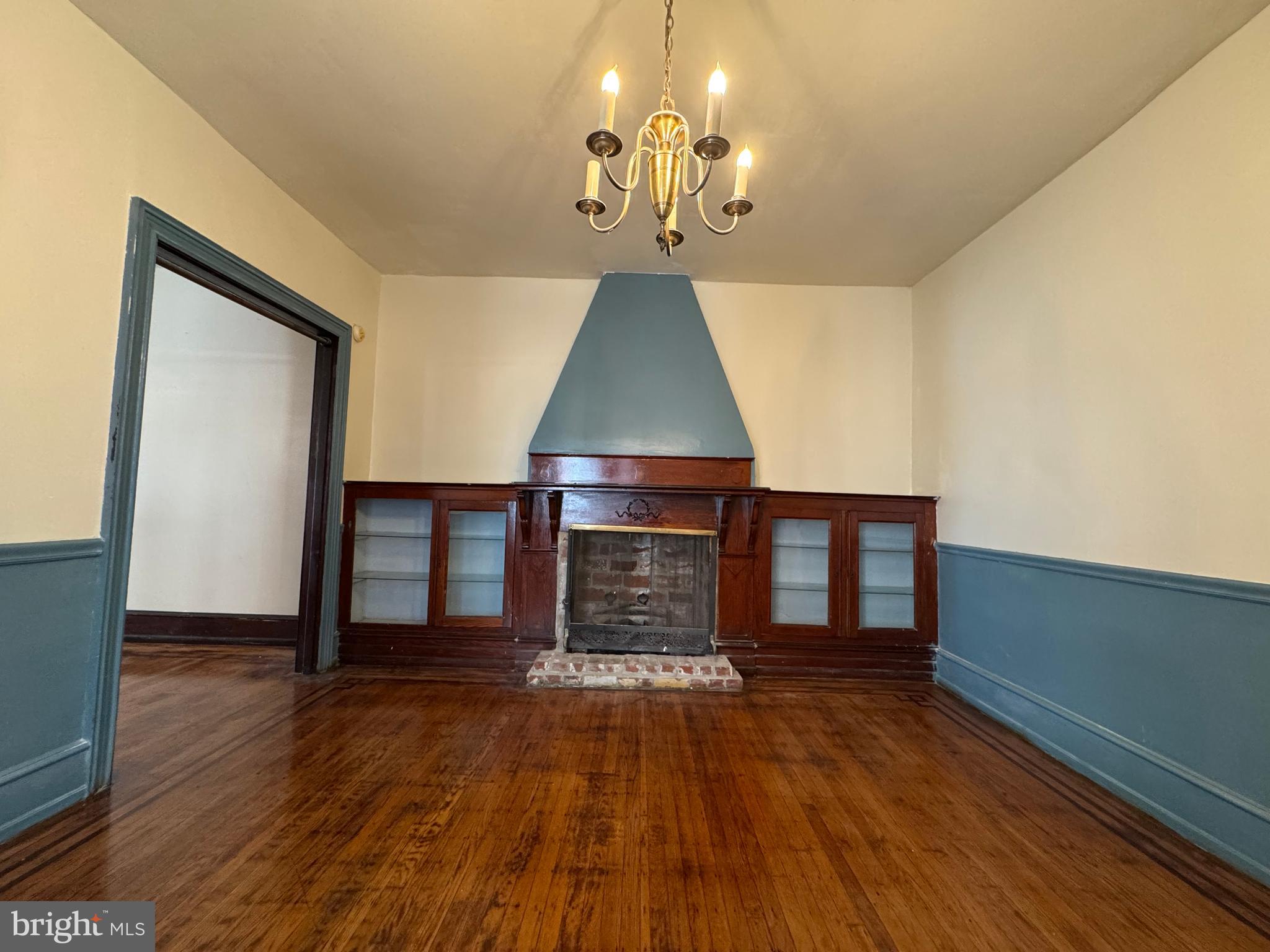 ELMWOOD PARK - Residential Lease