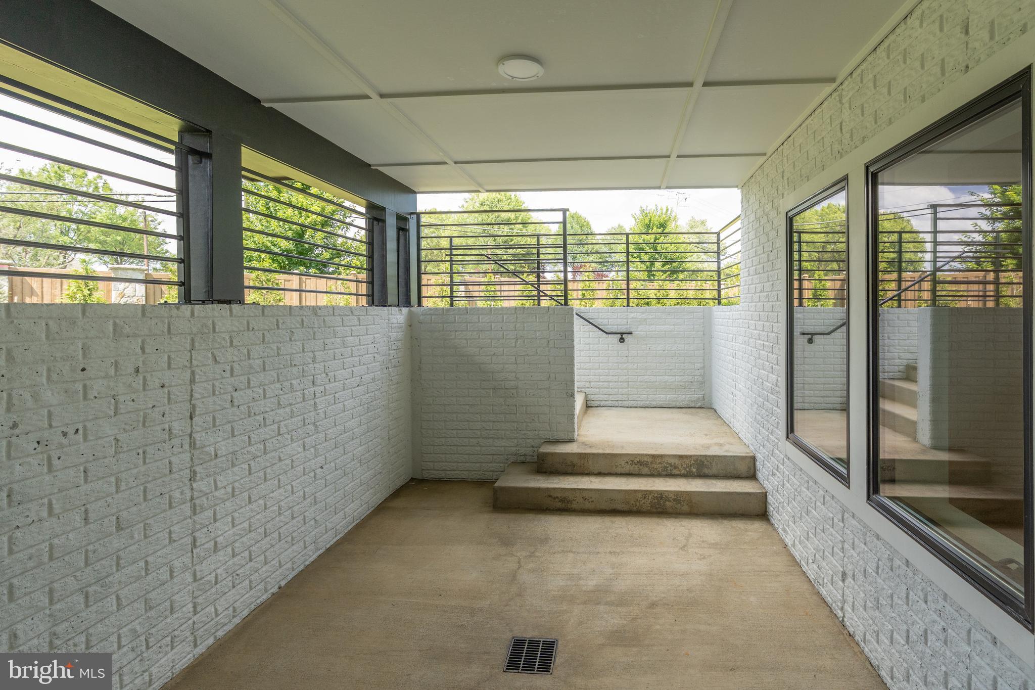 WESTBRIAR COUNTRY CLUB MANOR - Residential