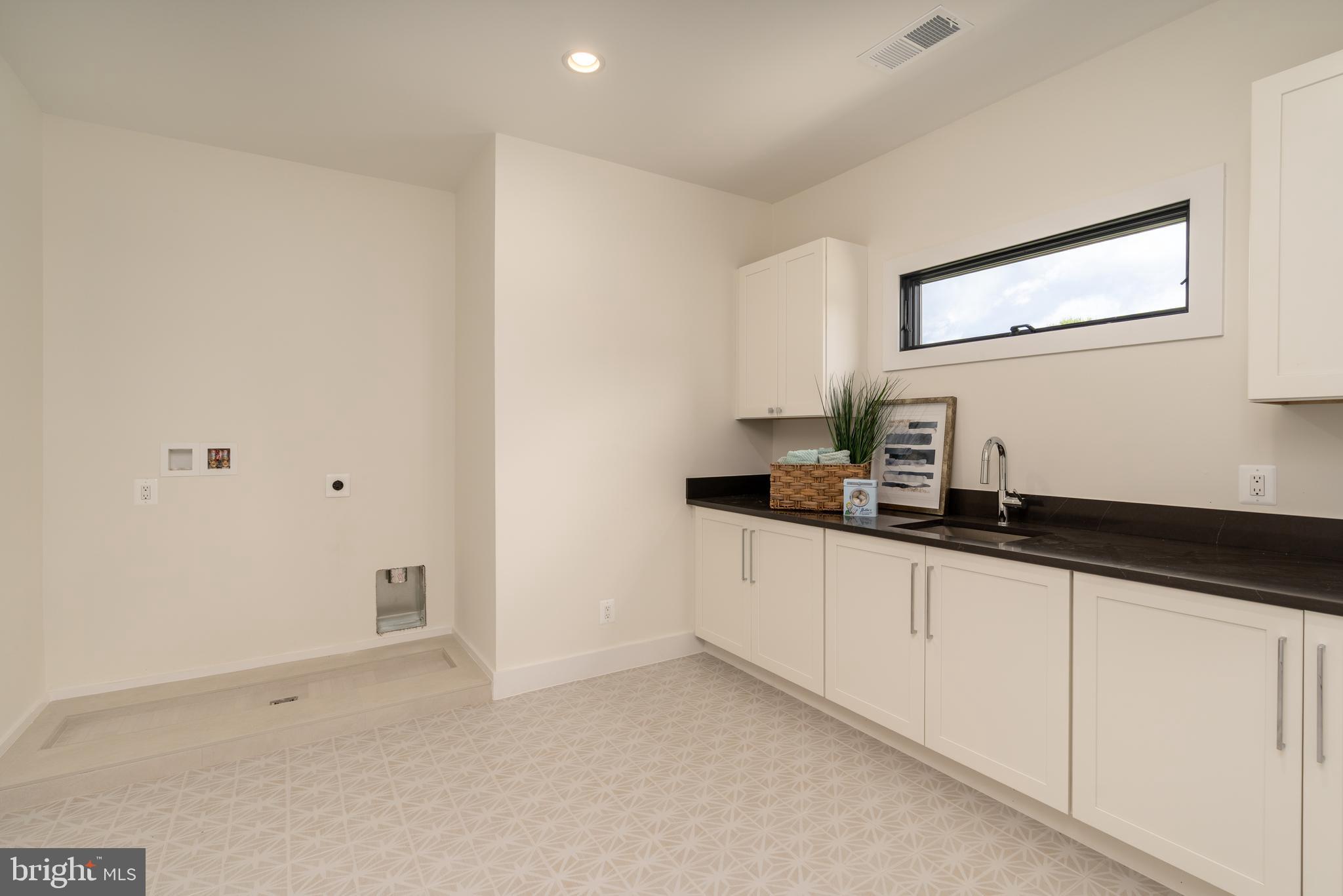 WESTBRIAR COUNTRY CLUB MANOR - Residential