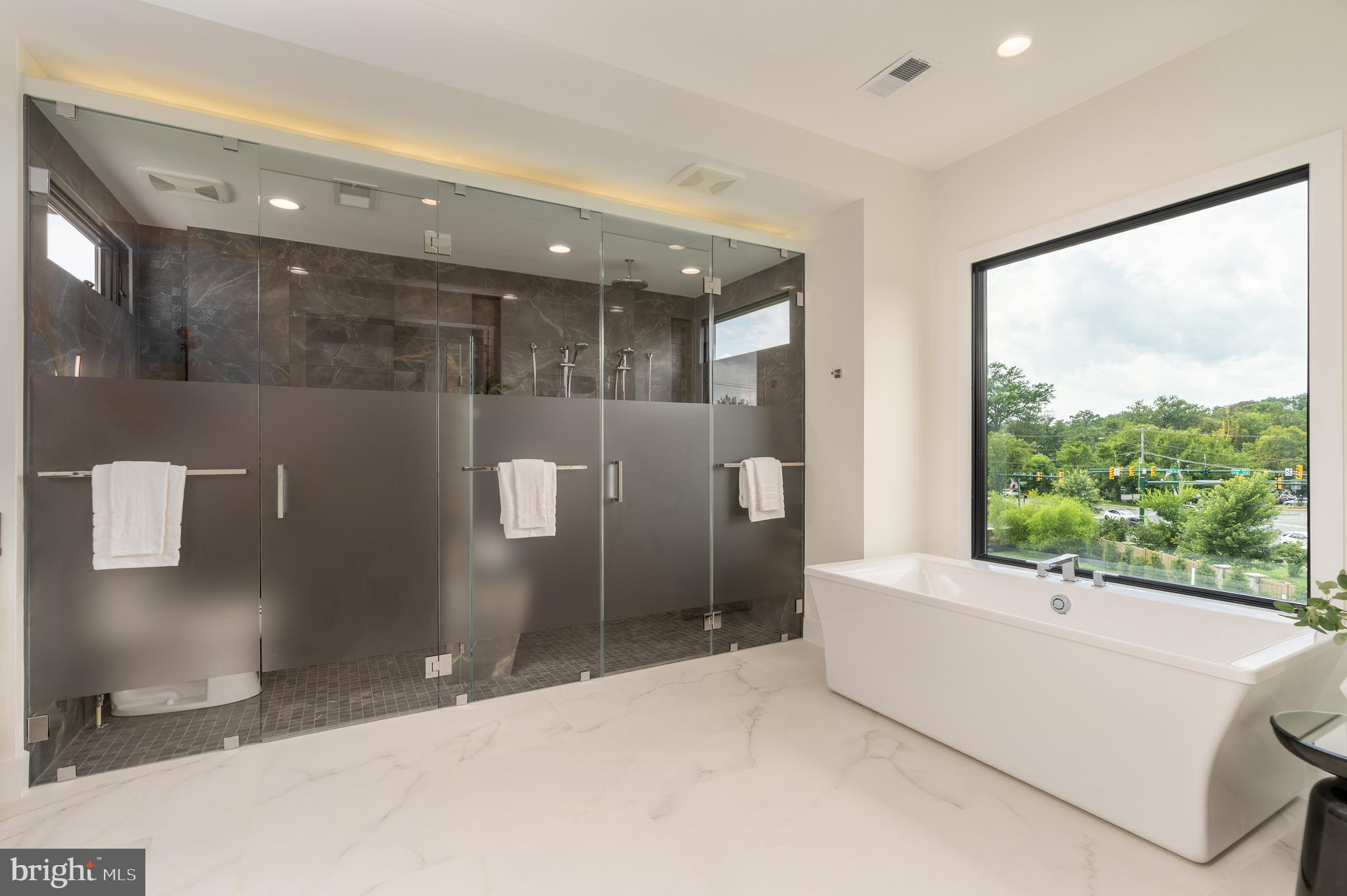 WESTBRIAR COUNTRY CLUB MANOR - Residential