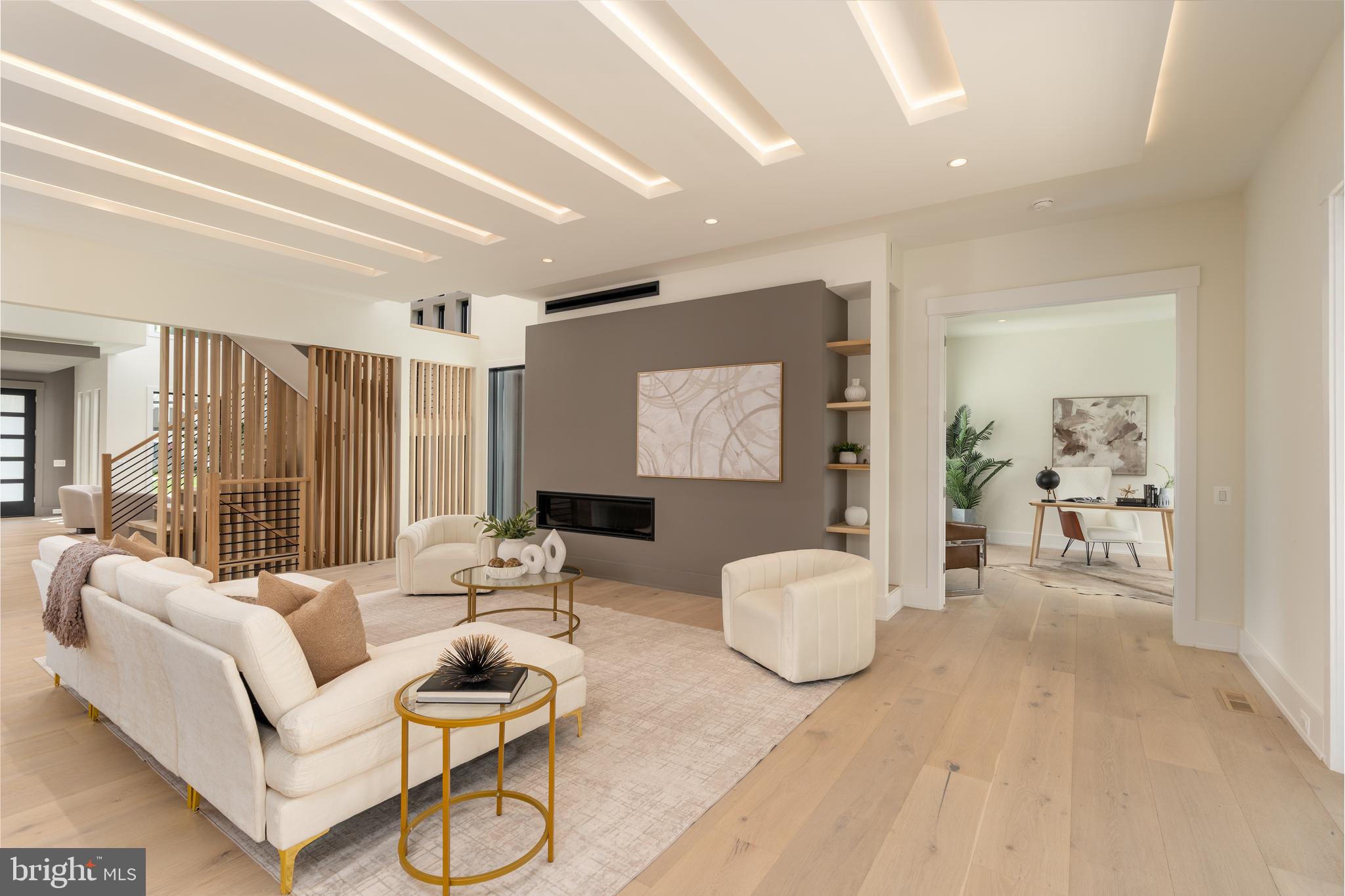 WESTBRIAR COUNTRY CLUB MANOR - Residential