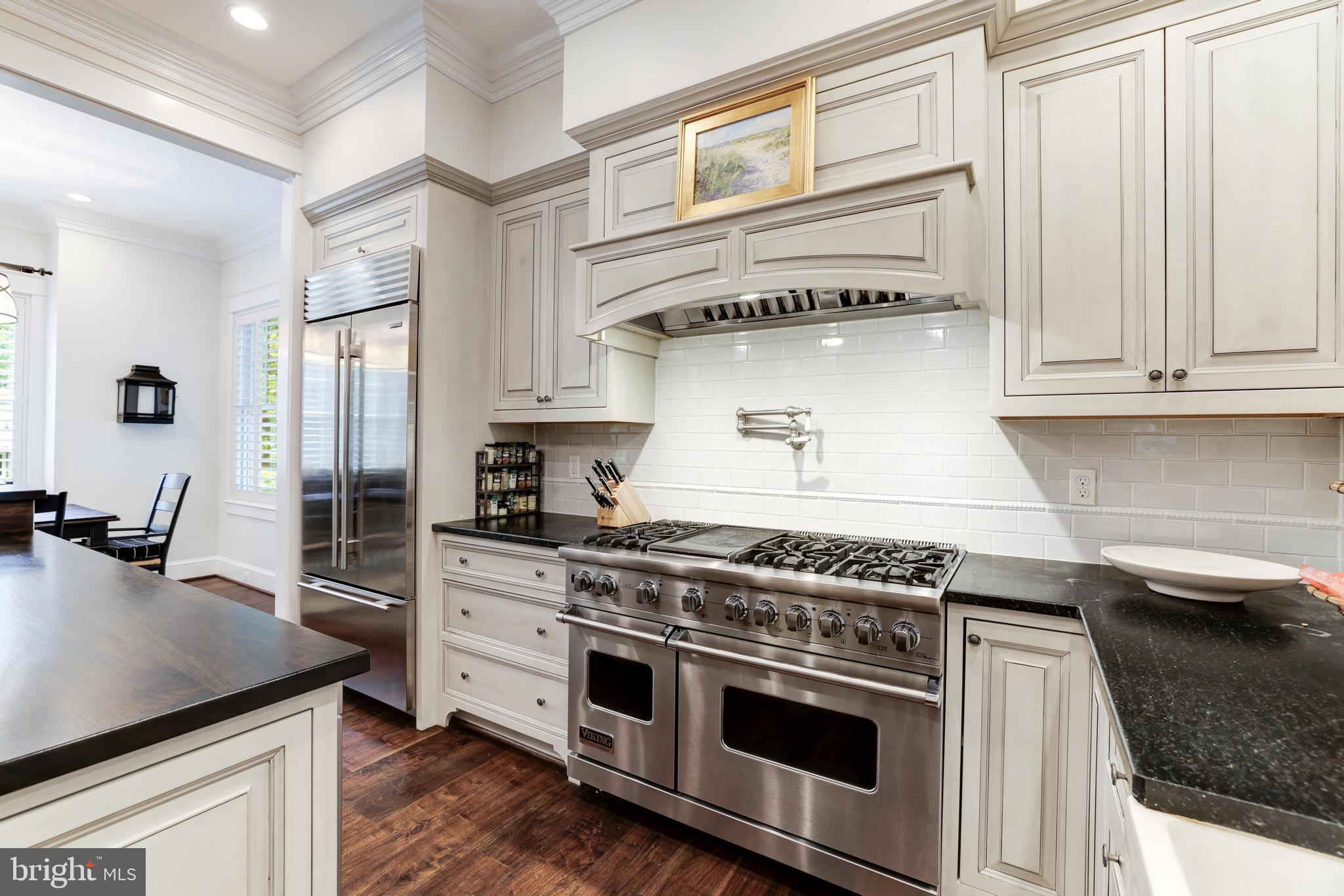 WILLIAMSBURG VILLAGE - Residential