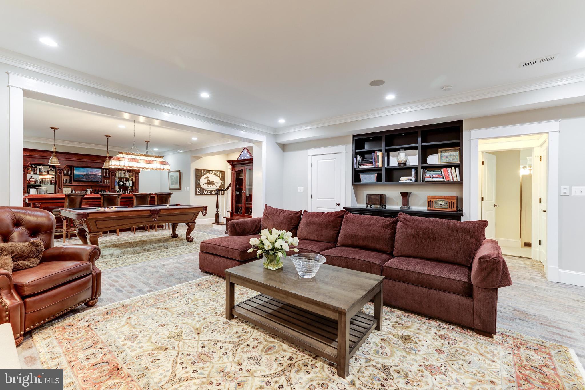 WILLIAMSBURG VILLAGE - Residential