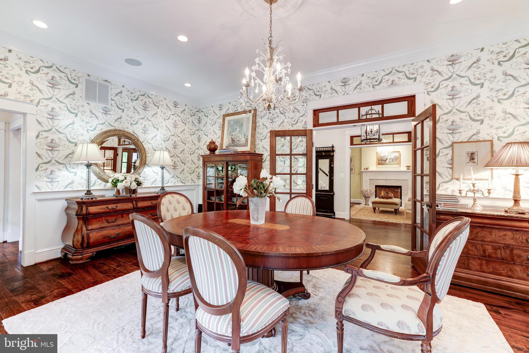 WILLIAMSBURG VILLAGE - Residential