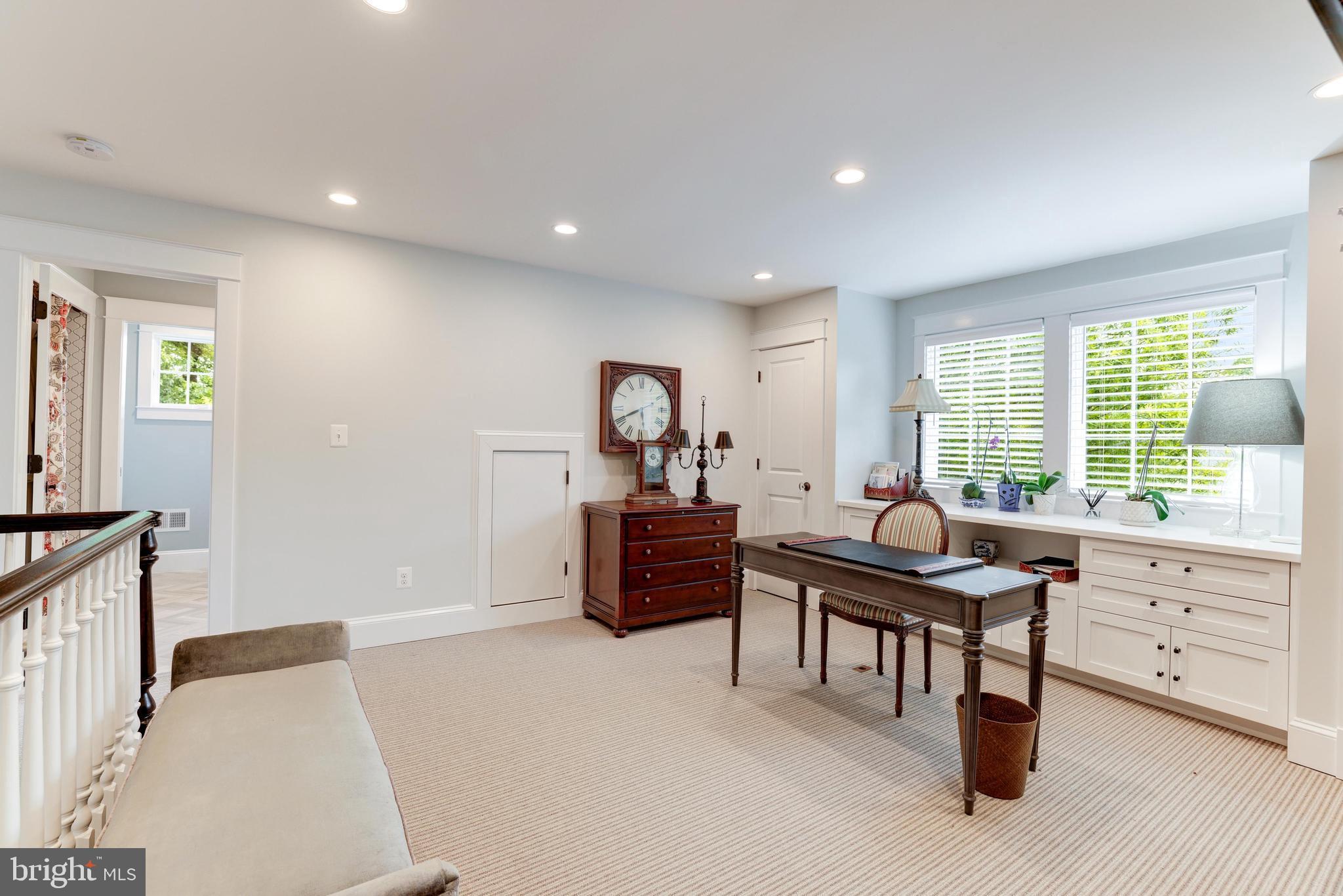 WILLIAMSBURG VILLAGE - Residential