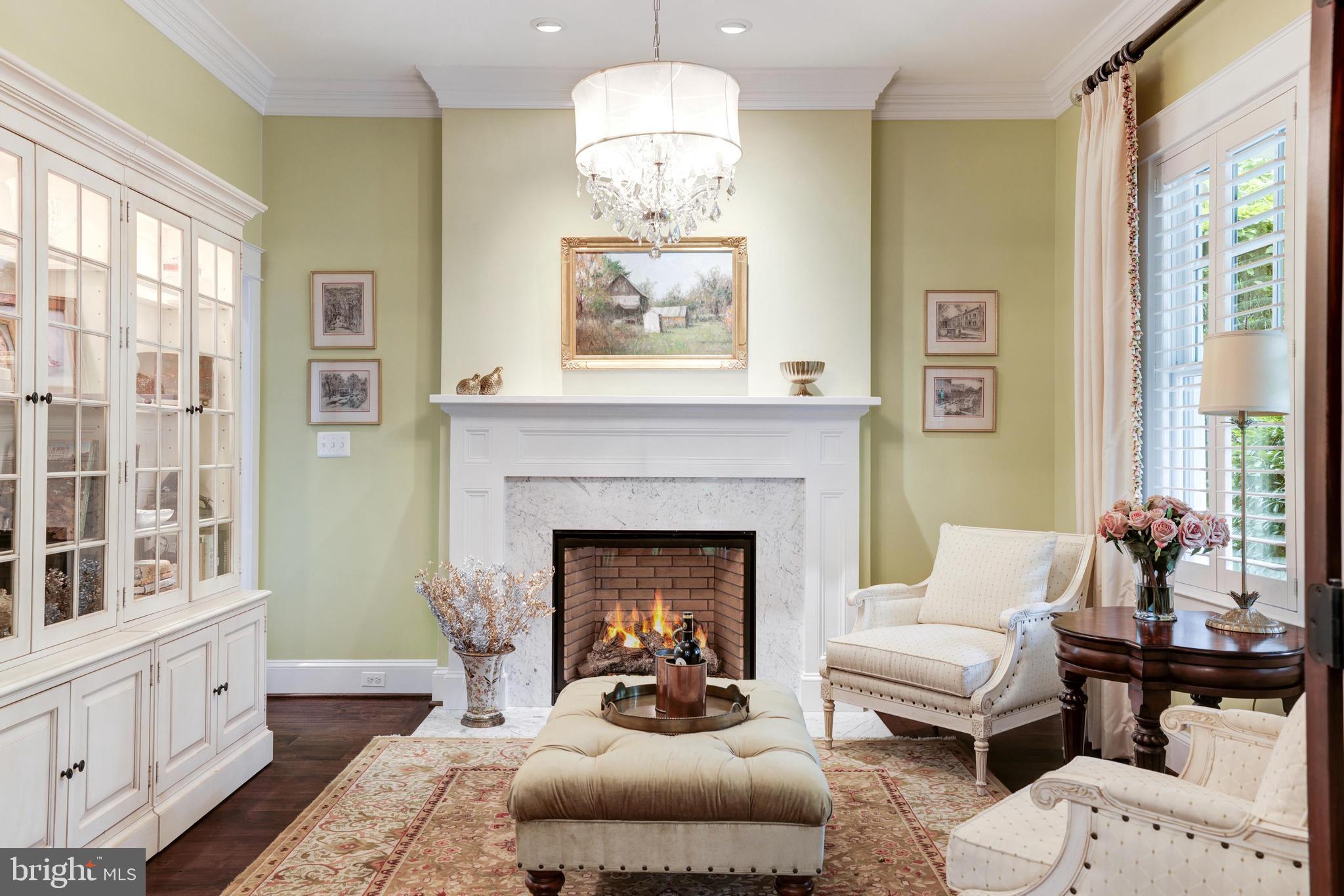 WILLIAMSBURG VILLAGE - Residential