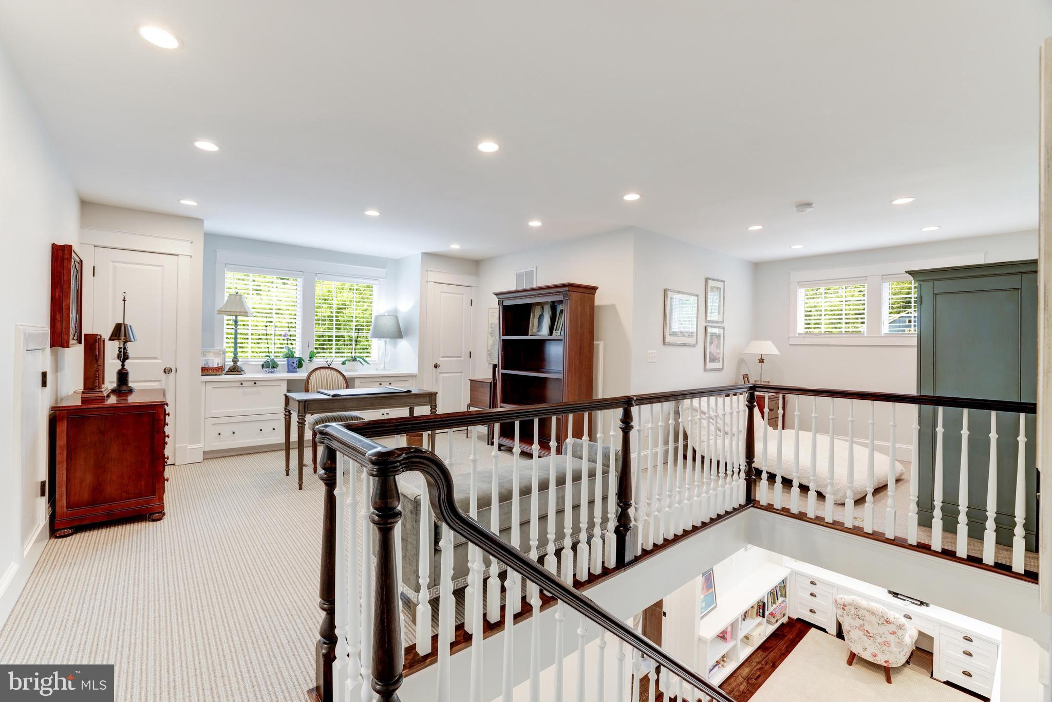 WILLIAMSBURG VILLAGE - Residential