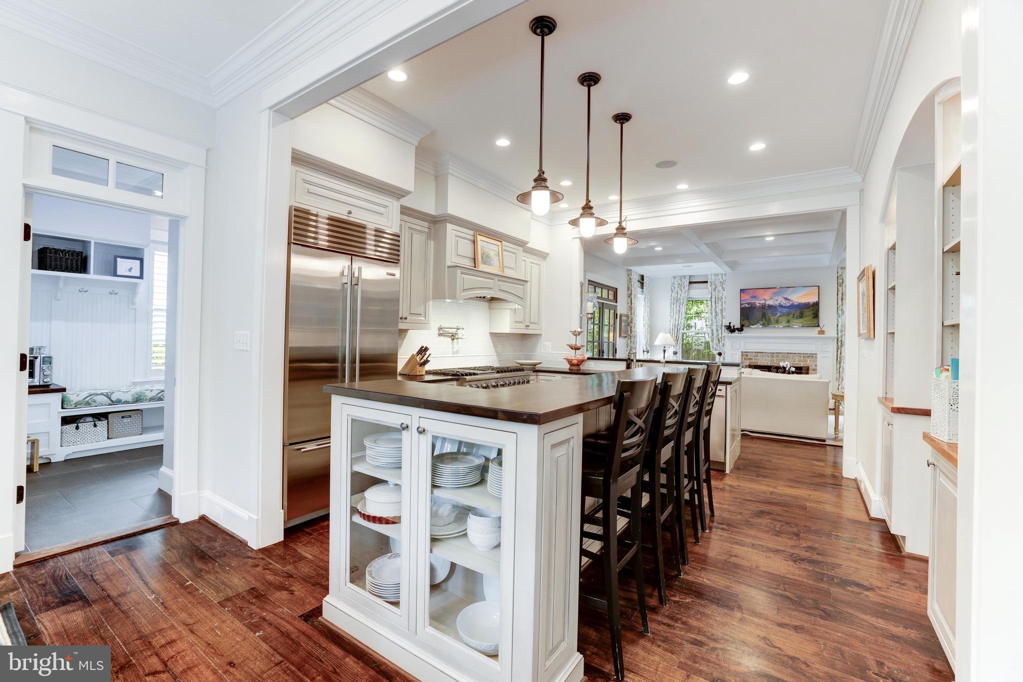 WILLIAMSBURG VILLAGE - Residential