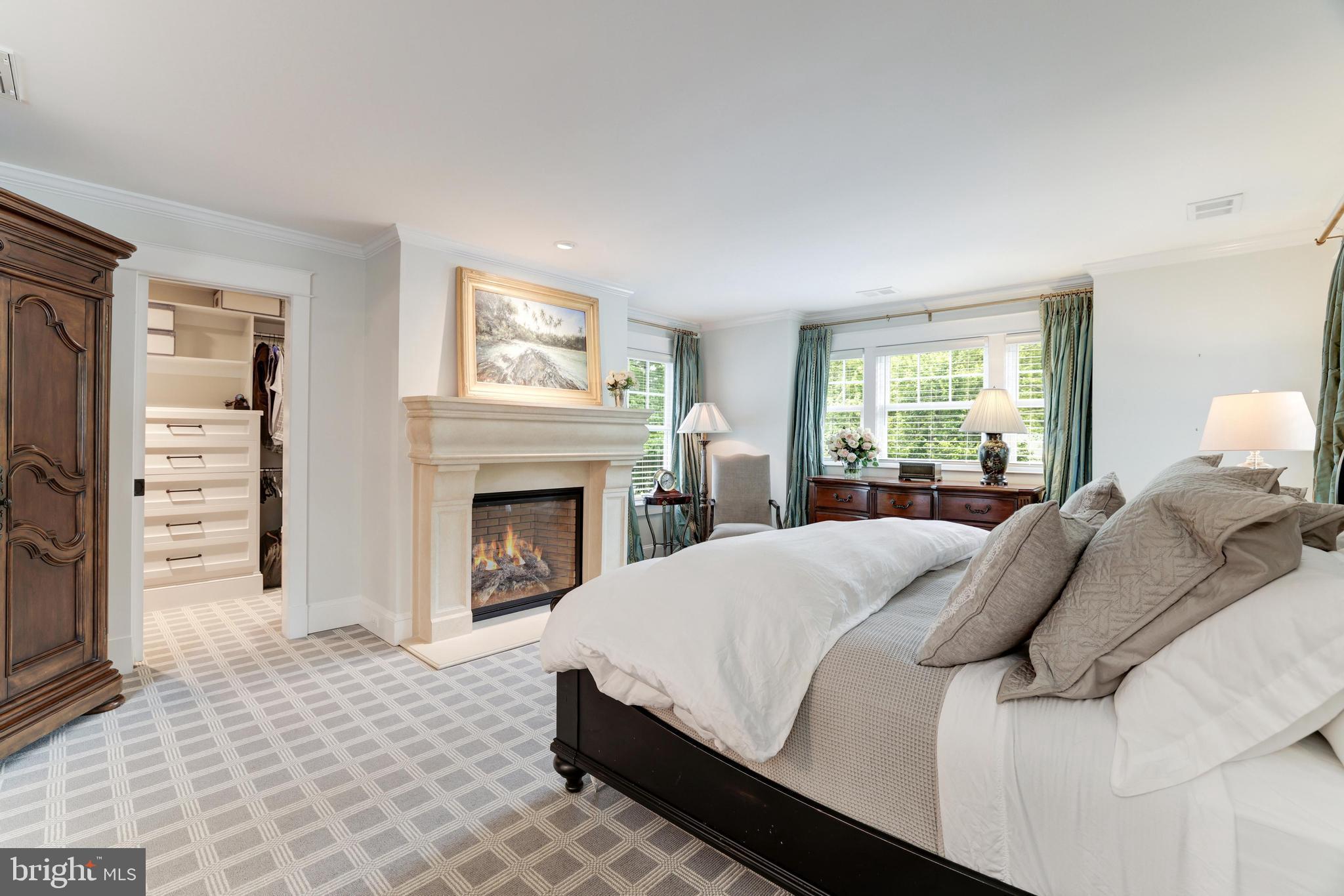 WILLIAMSBURG VILLAGE - Residential