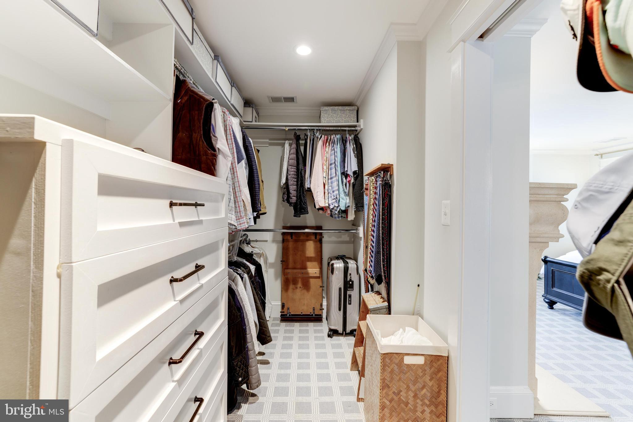 WILLIAMSBURG VILLAGE - Residential