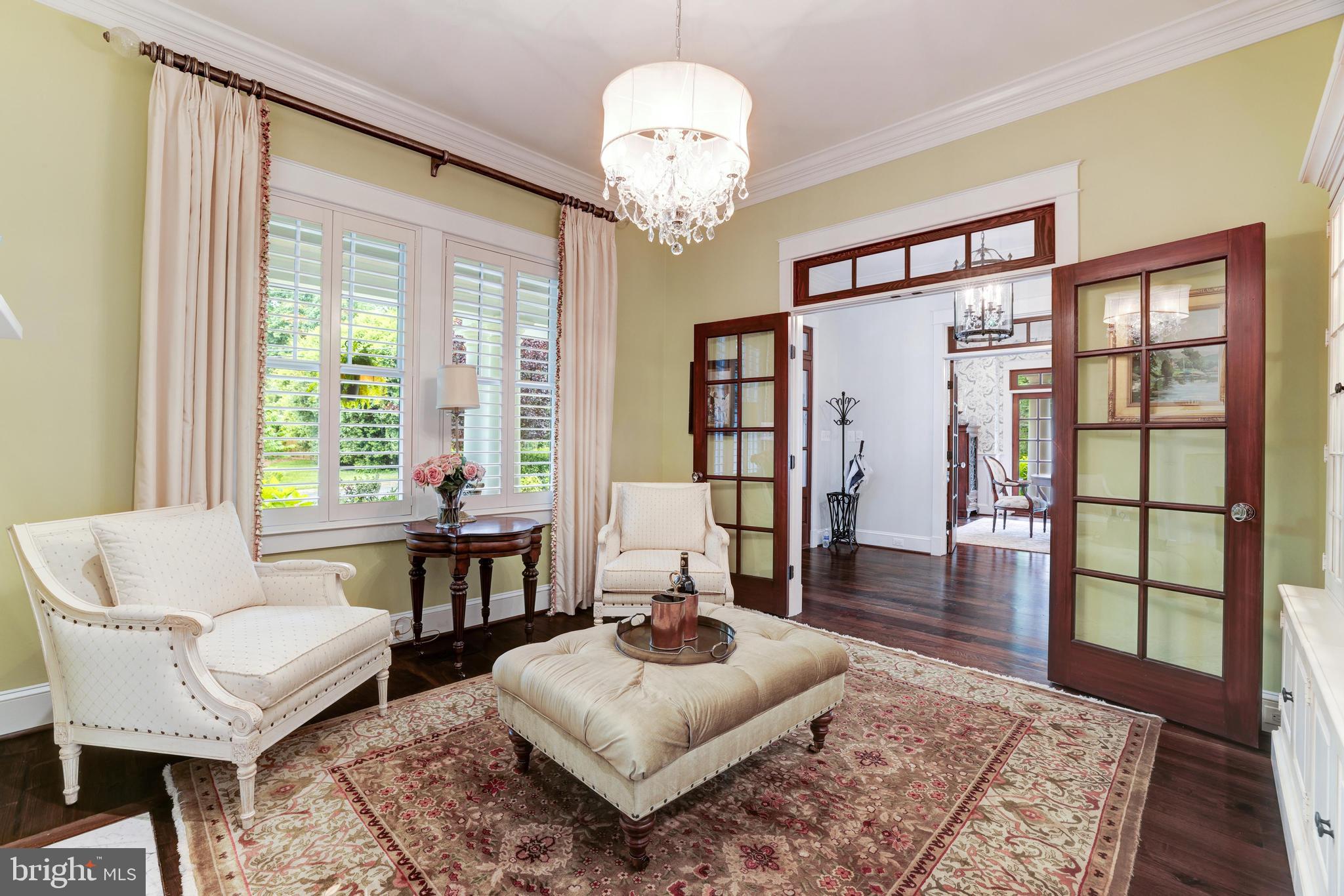 WILLIAMSBURG VILLAGE - Residential