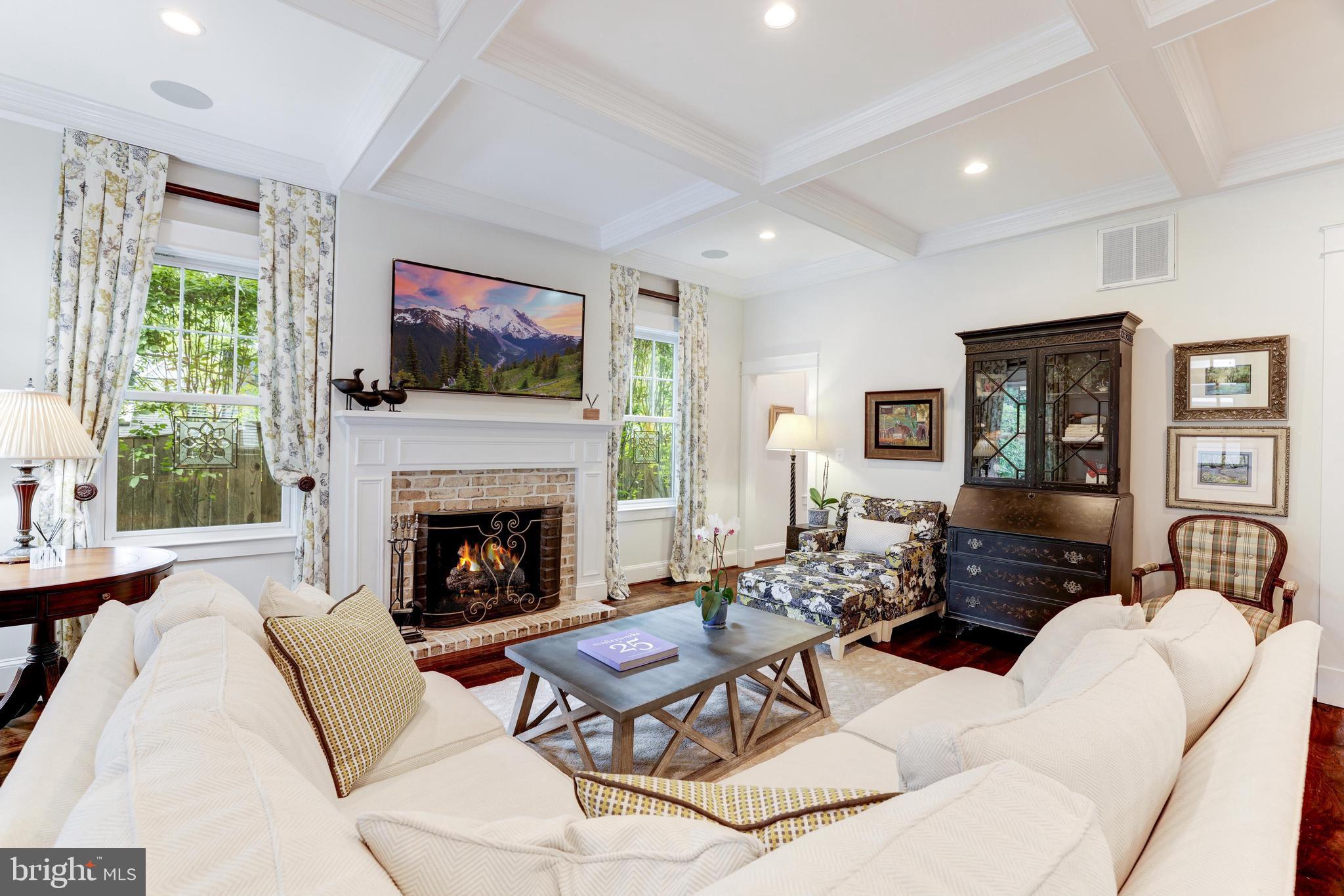 WILLIAMSBURG VILLAGE - Residential