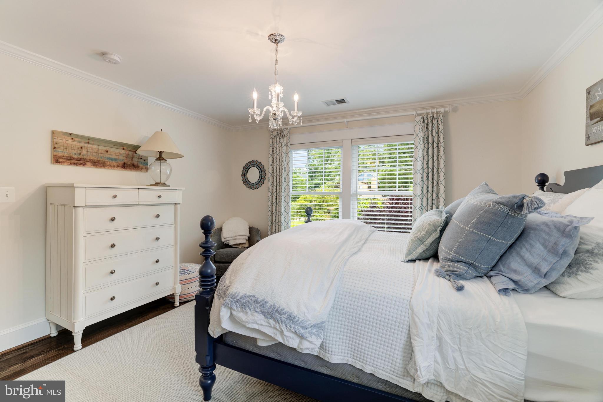 WILLIAMSBURG VILLAGE - Residential