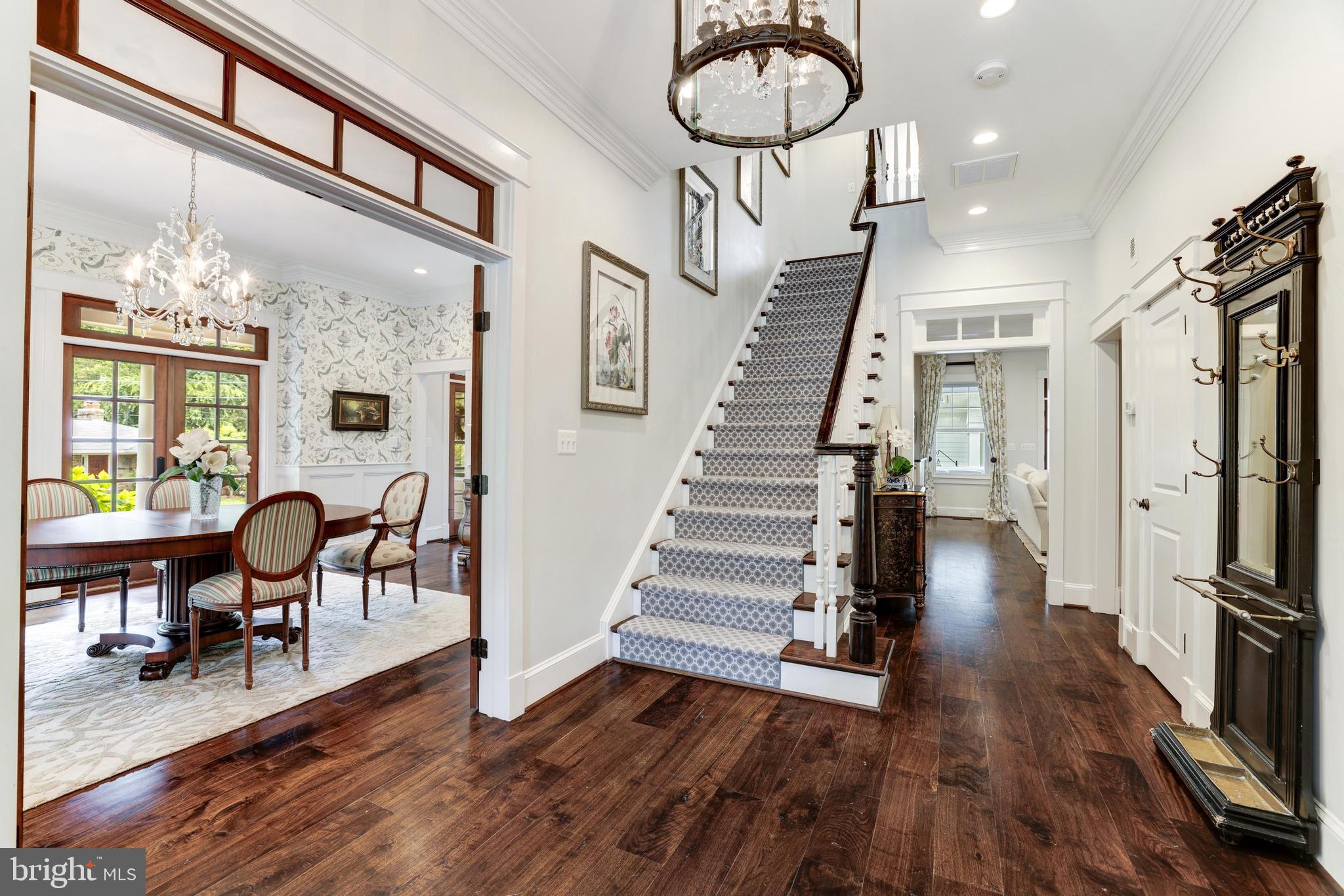 WILLIAMSBURG VILLAGE - Residential