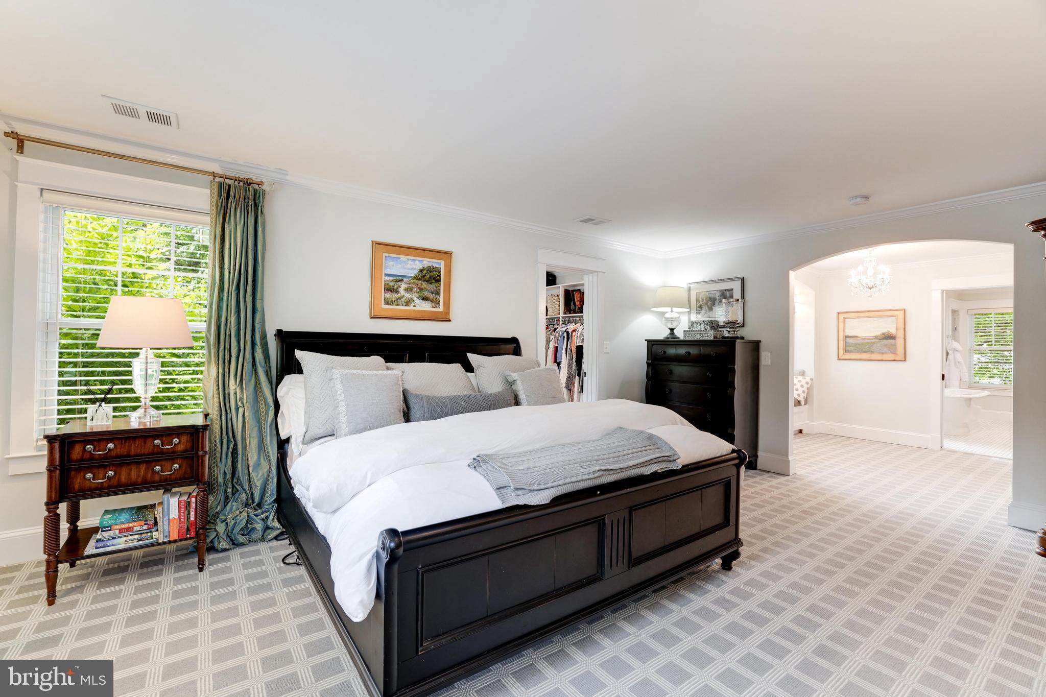 WILLIAMSBURG VILLAGE - Residential