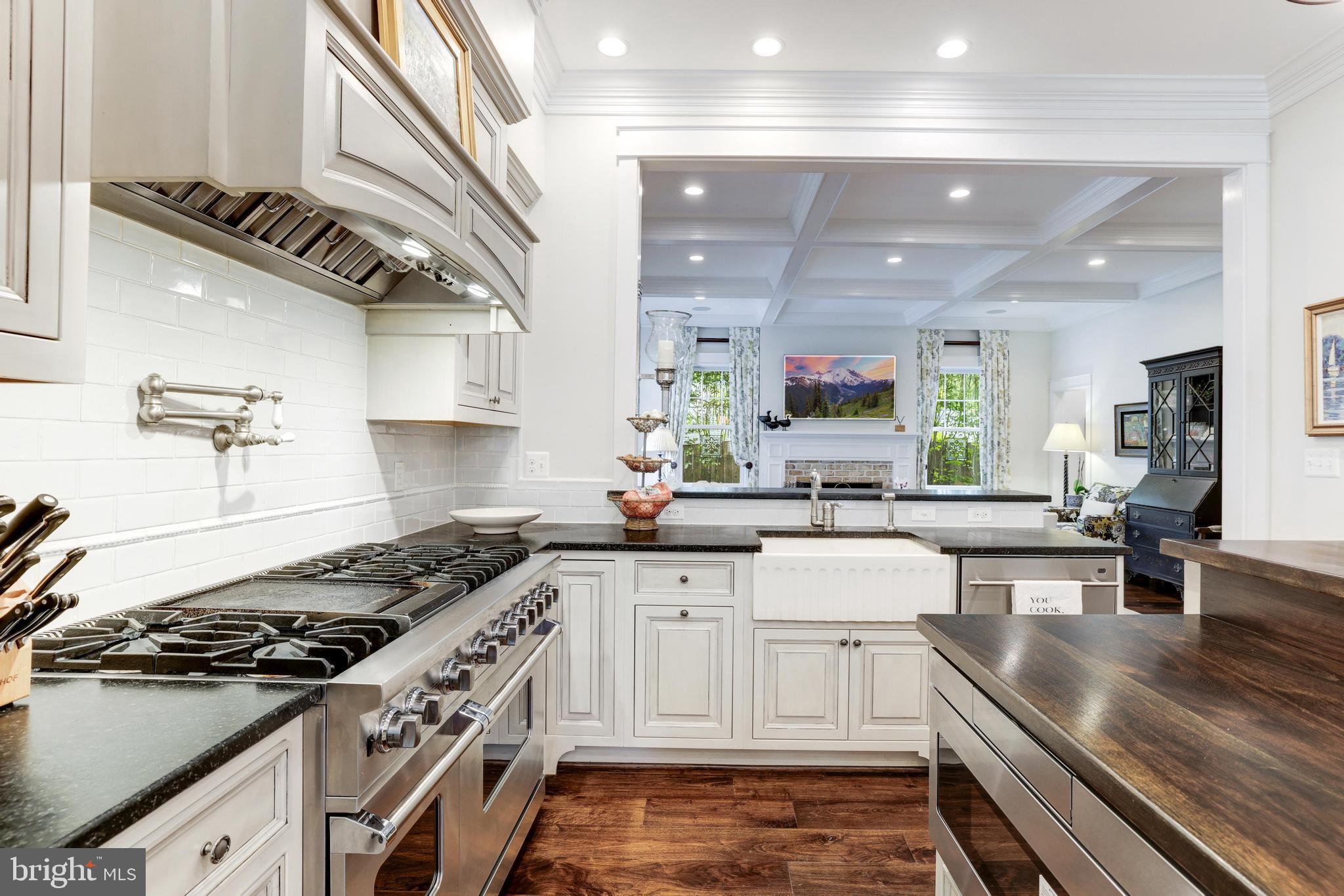 WILLIAMSBURG VILLAGE - Residential