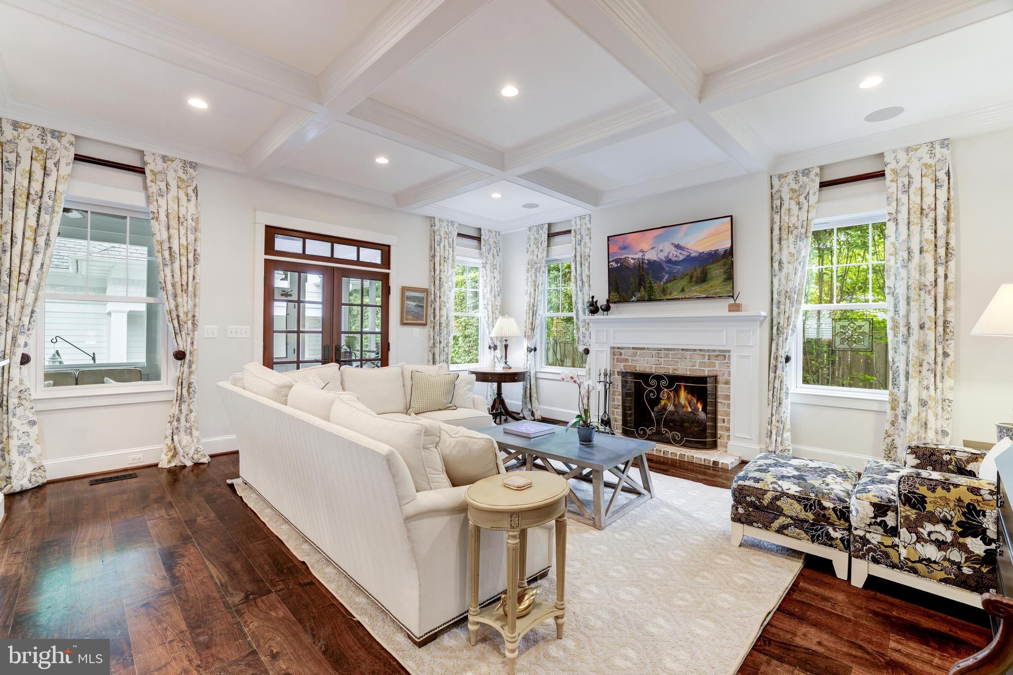 WILLIAMSBURG VILLAGE - Residential