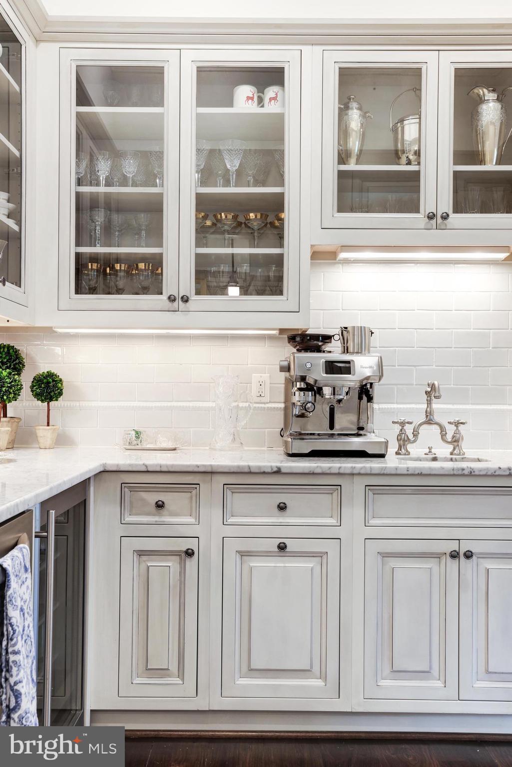 WILLIAMSBURG VILLAGE - Residential