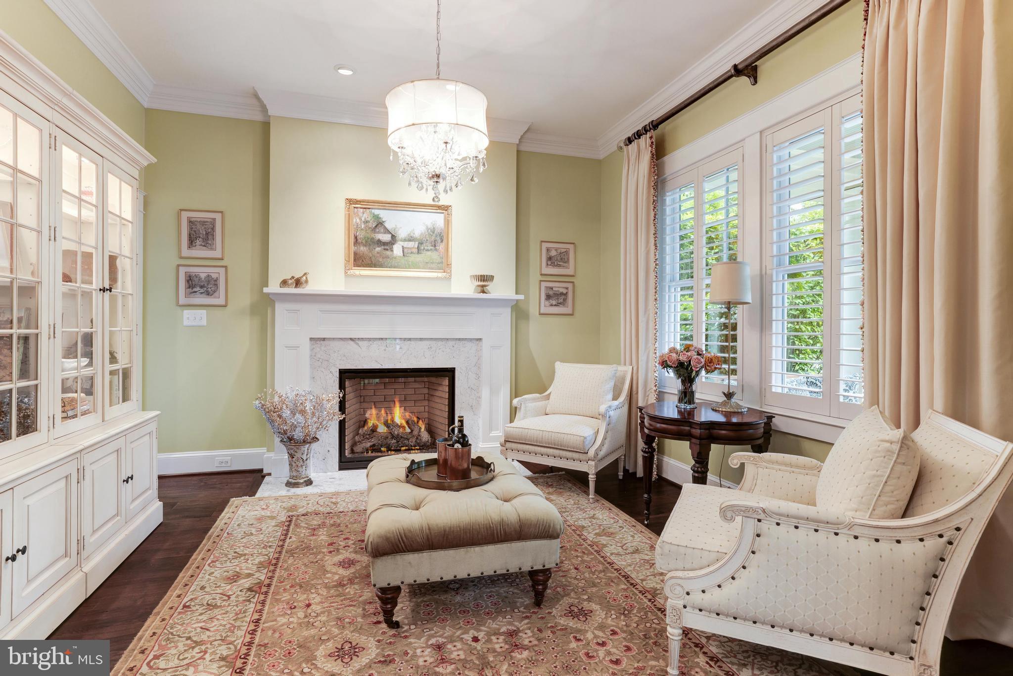 WILLIAMSBURG VILLAGE - Residential