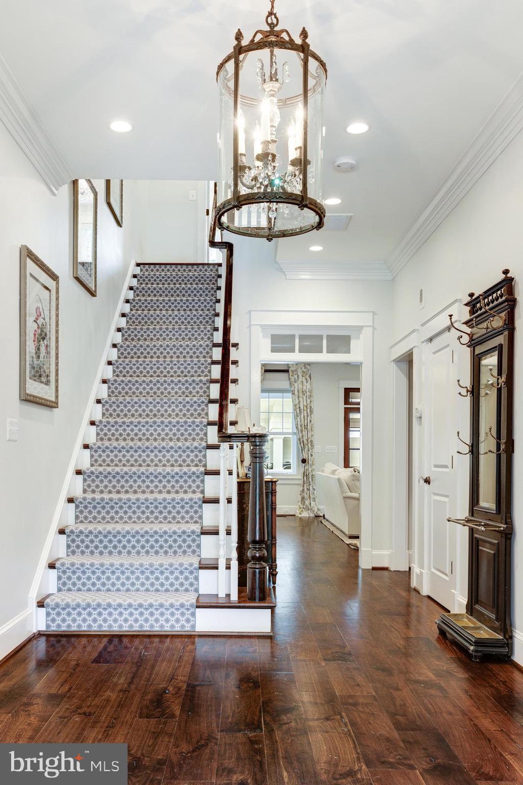 WILLIAMSBURG VILLAGE - Residential