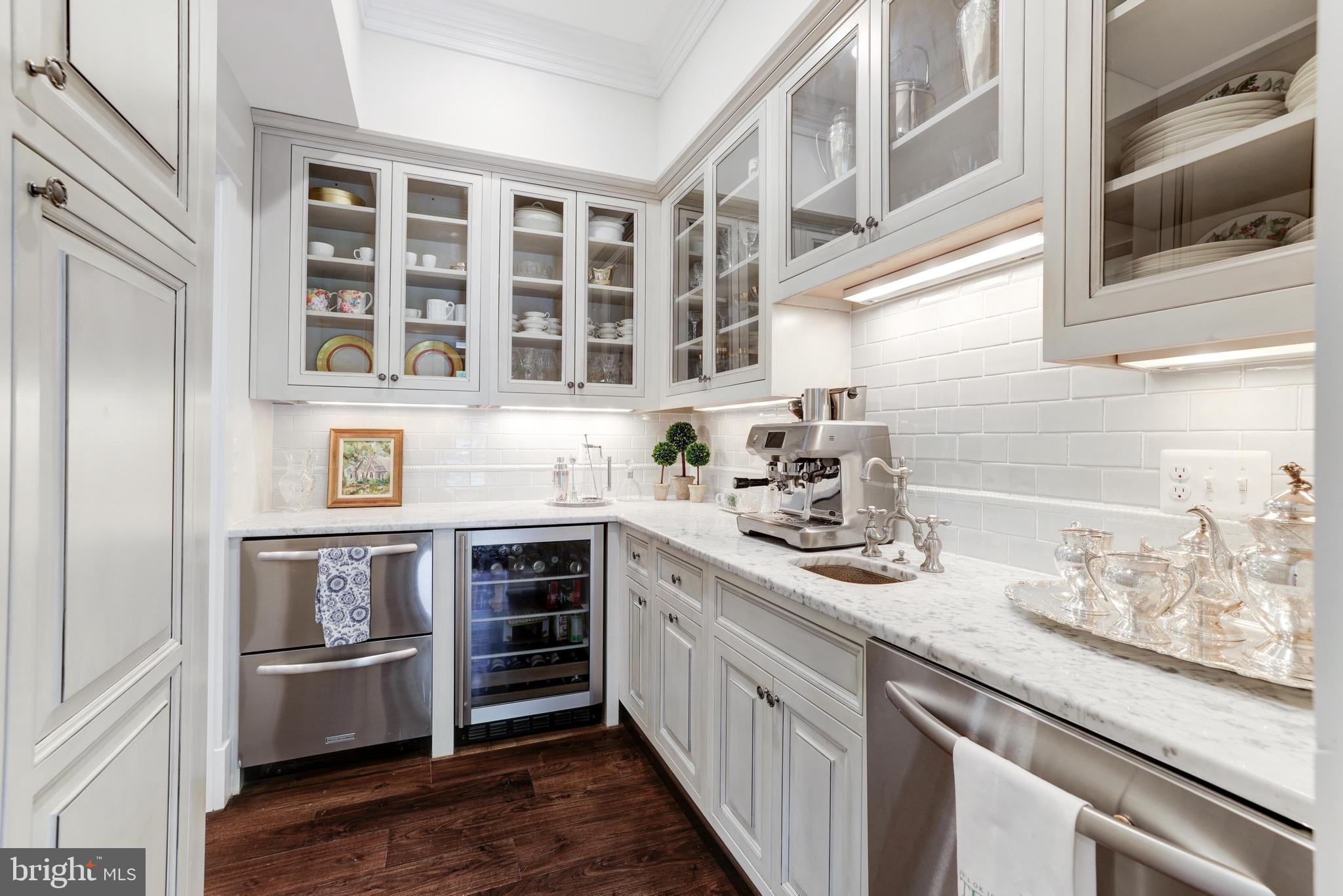 WILLIAMSBURG VILLAGE - Residential