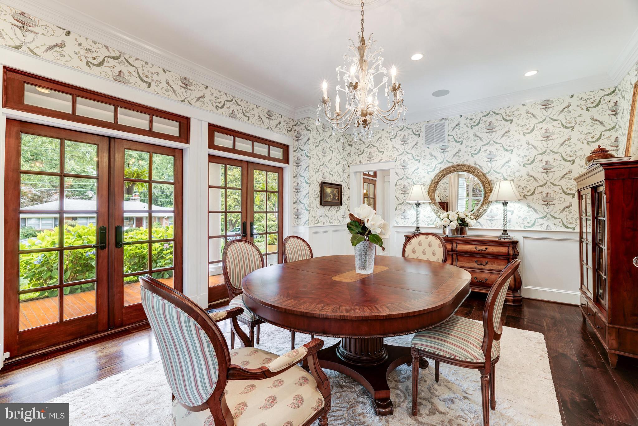 WILLIAMSBURG VILLAGE - Residential